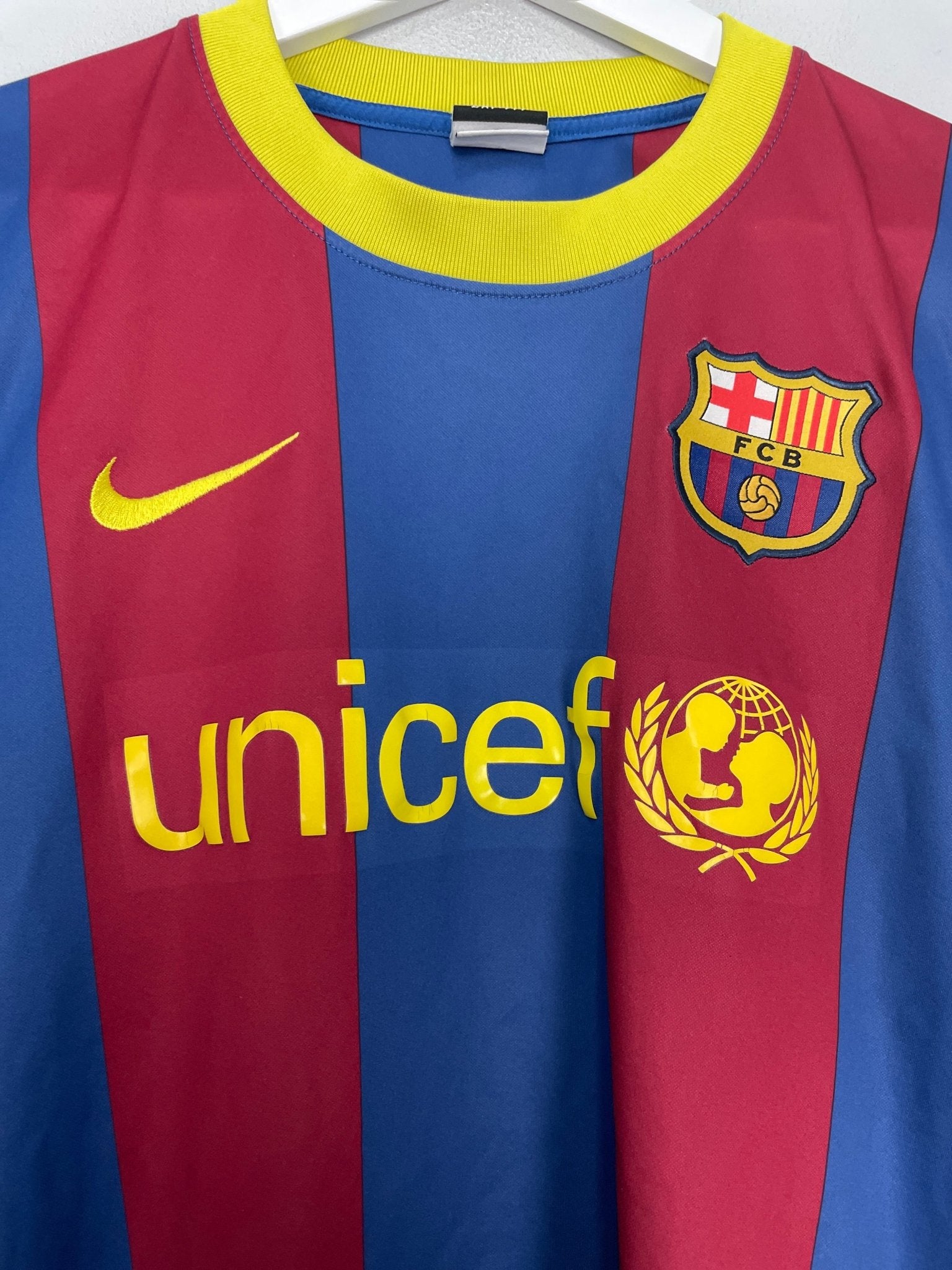 Shop 2010/11 BARCELONA HOME SHIRT (S) NIKE BASIC, classic football shirts, vintage football shirts & retro soccer jerseys at Cult Kits