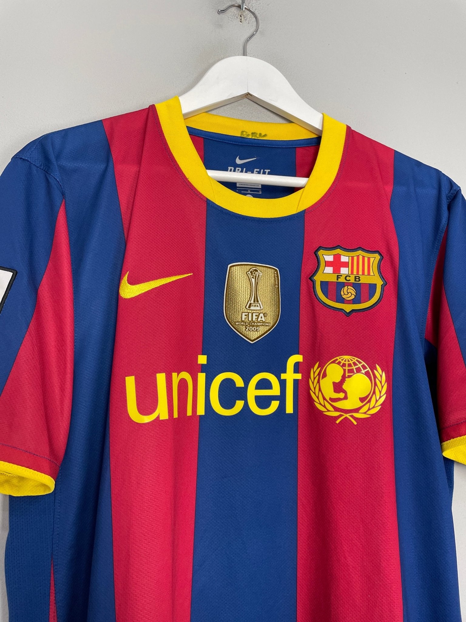 Shop 2010/11 BARCELONA INIESTA #8 HOME SHIRT (L) NIKE, classic football shirts, vintage football shirts & retro soccer jerseys at Cult Kits