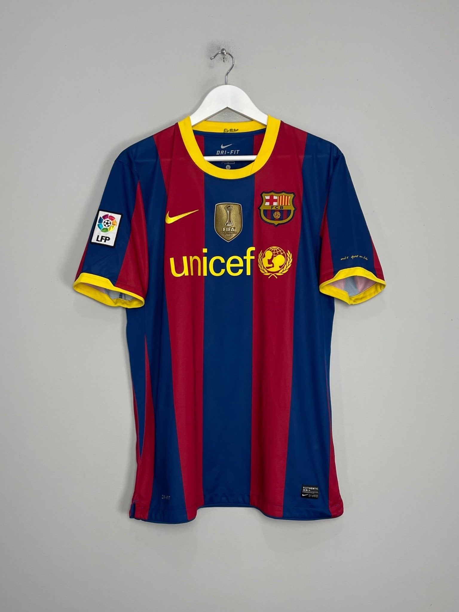 Shop 2010/11 BARCELONA INIESTA #8 HOME SHIRT (L) NIKE, classic football shirts, vintage football shirts & retro soccer jerseys at Cult Kits