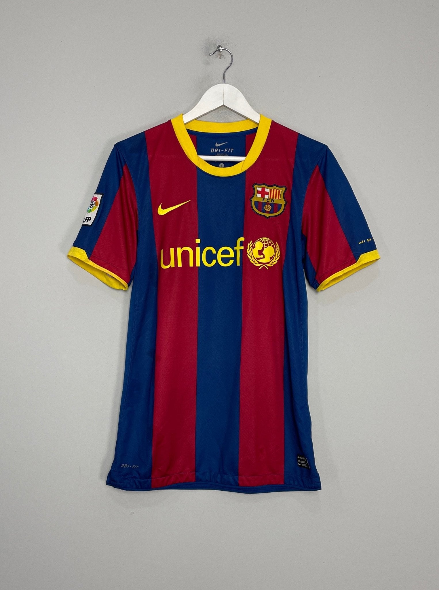 Shop 2010/11 BARCELONA INIESTA #8 HOME SHIRT (S) NIKE, classic football shirts, vintage football shirts & retro soccer jerseys at Cult Kits
