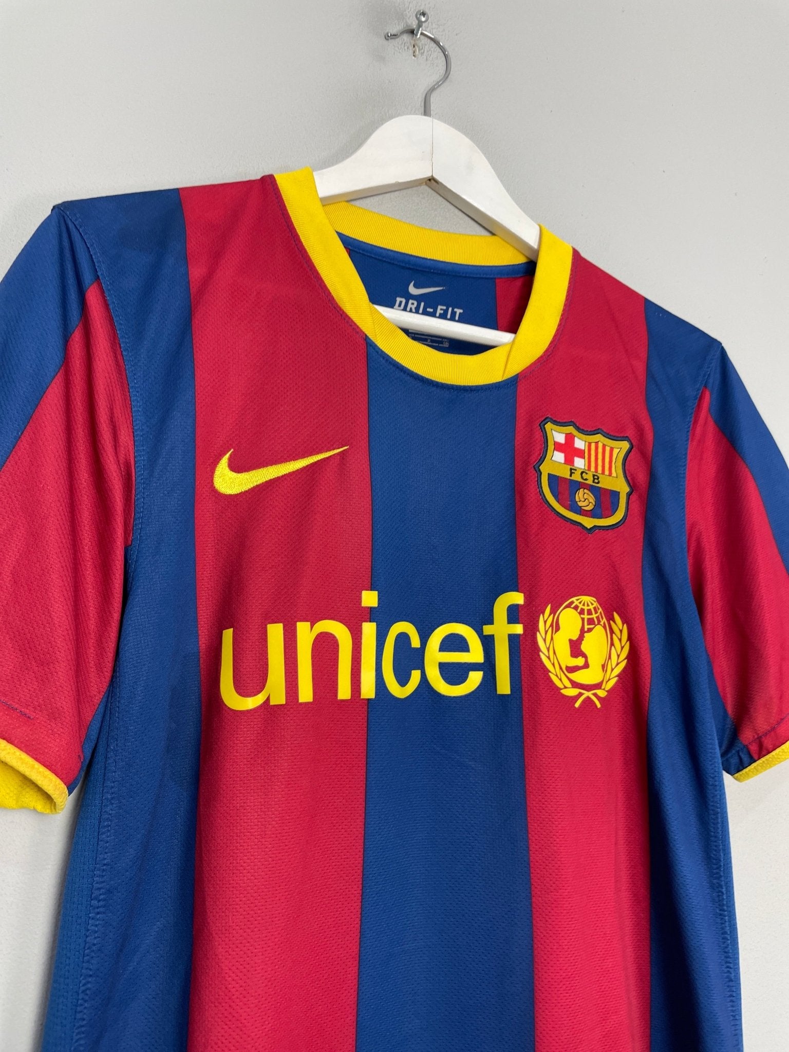 Shop 2010/11 BARCELONA INIESTA #8 HOME SHIRT (S) NIKE, classic football shirts, vintage football shirts & retro soccer jerseys at Cult Kits