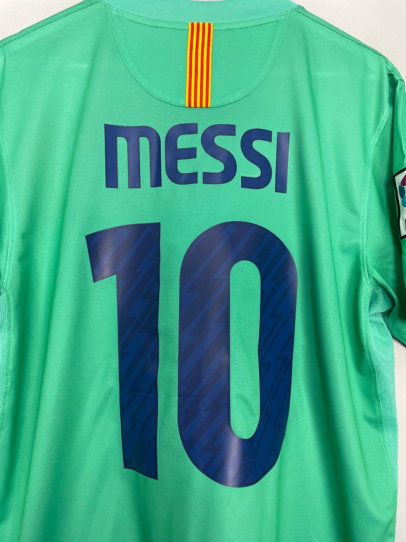Shop 2010/11 BARCELONA MESSI #10 AWAY SHIRT (L) NIKE, classic football shirts, vintage football shirts & retro soccer jerseys at Cult Kits
