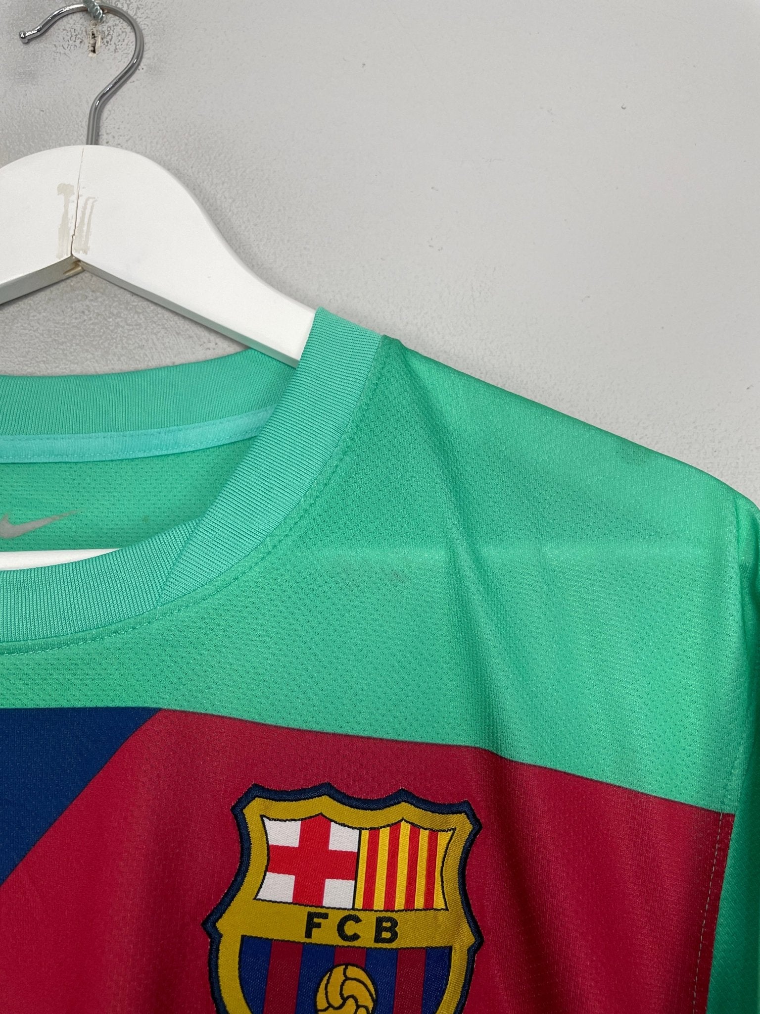 Shop 2010/11 BARCELONA MESSI #10 AWAY SHIRT (L) NIKE, classic football shirts, vintage football shirts & retro soccer jerseys at Cult Kits
