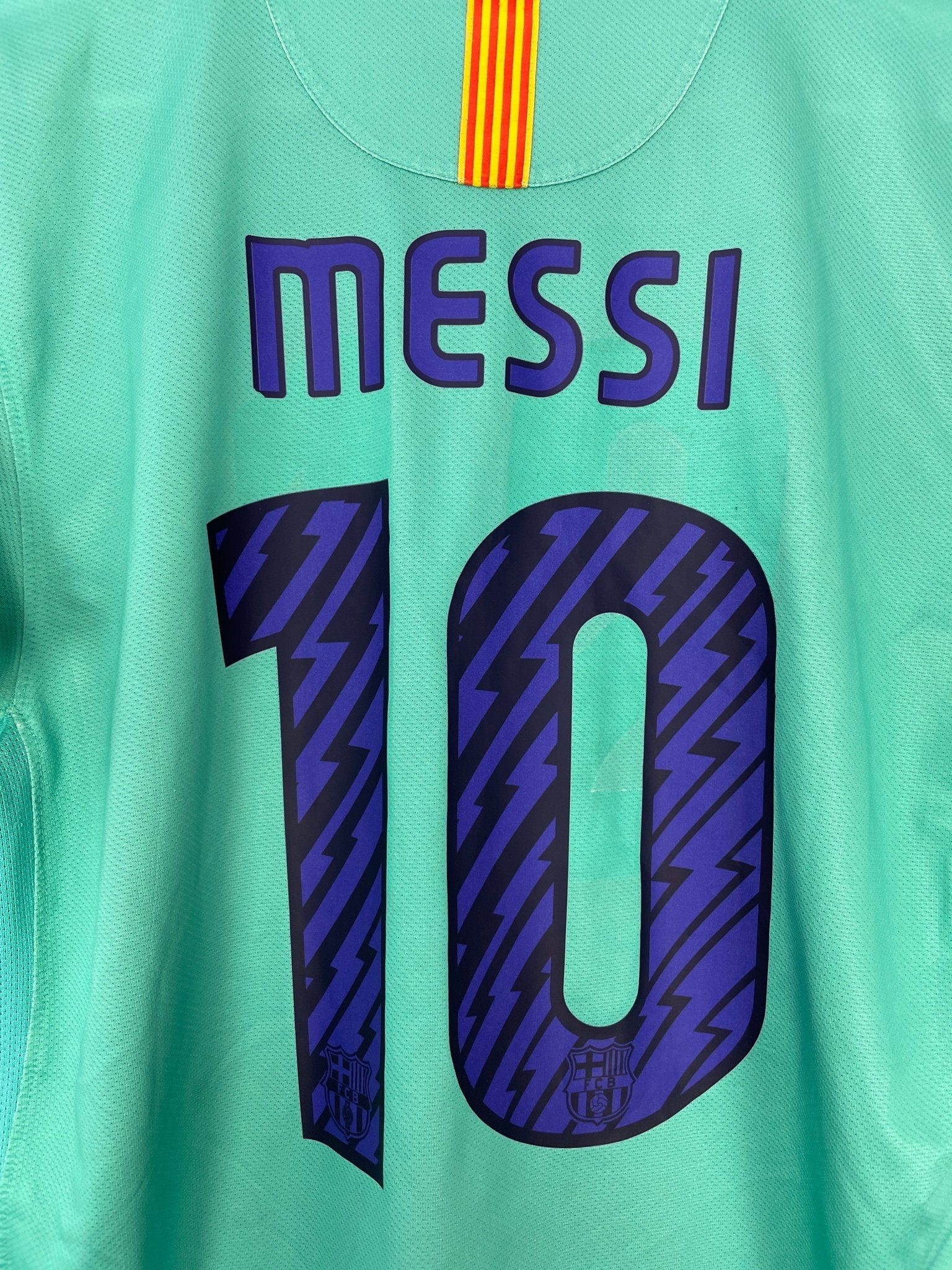 Shop 2010/11 BARCELONA MESSI #10 AWAY SHIRT (M) NIKE, classic football shirts, vintage football shirts & retro soccer jerseys at Cult Kits