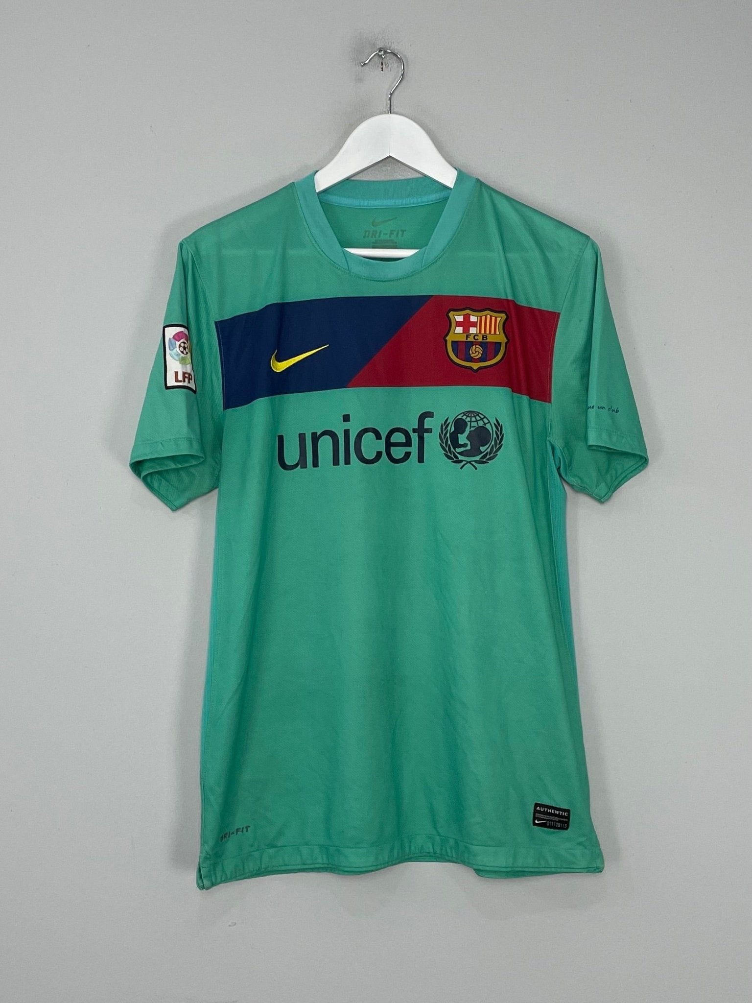 Shop 2010/11 BARCELONA MESSI #10 AWAY SHIRT (M) NIKE, classic football shirts, vintage football shirts & retro soccer jerseys at Cult Kits