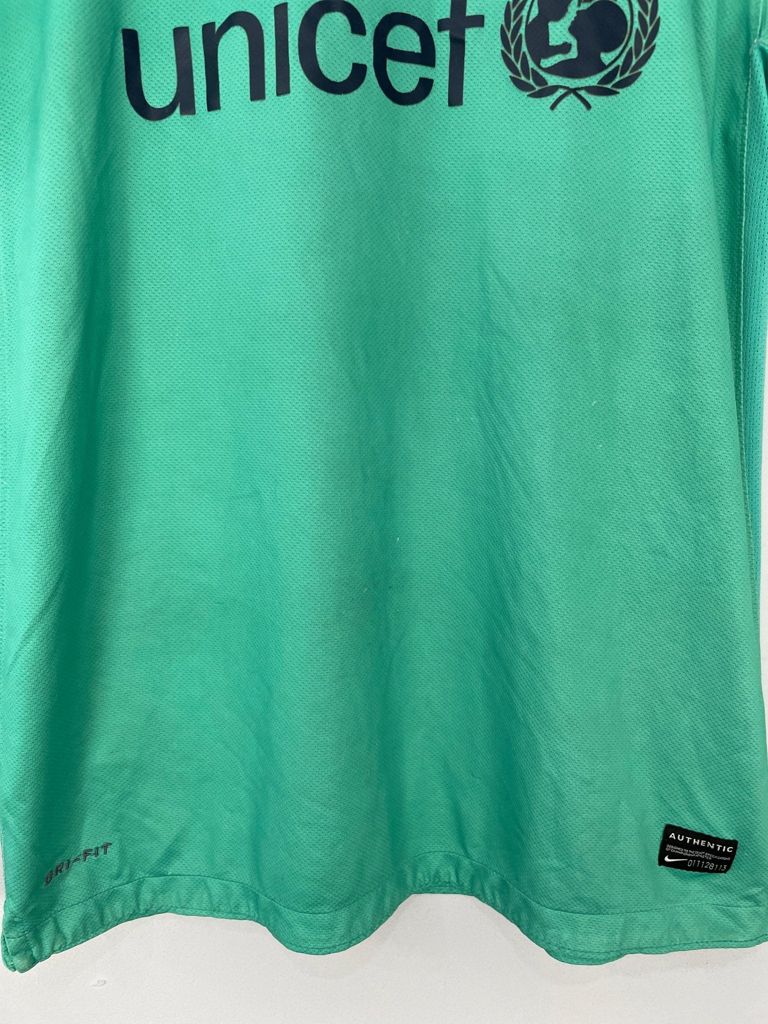 Shop 2010/11 BARCELONA MESSI #10 AWAY SHIRT (M) NIKE, classic football shirts, vintage football shirts & retro soccer jerseys at Cult Kits