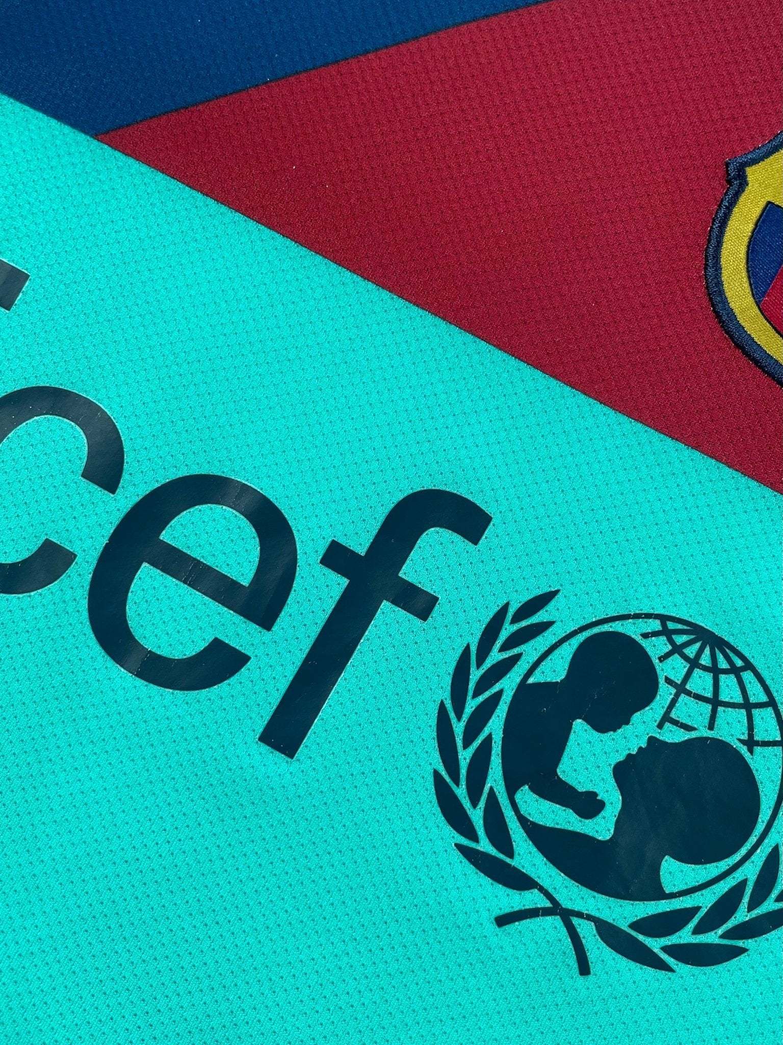 Buy 2010/11 Barcelona Messi 10 Away Shirt (S) Nike ~ Free worldwide shipping ~ Authentic Vintage Football Shirts from Cult Kits