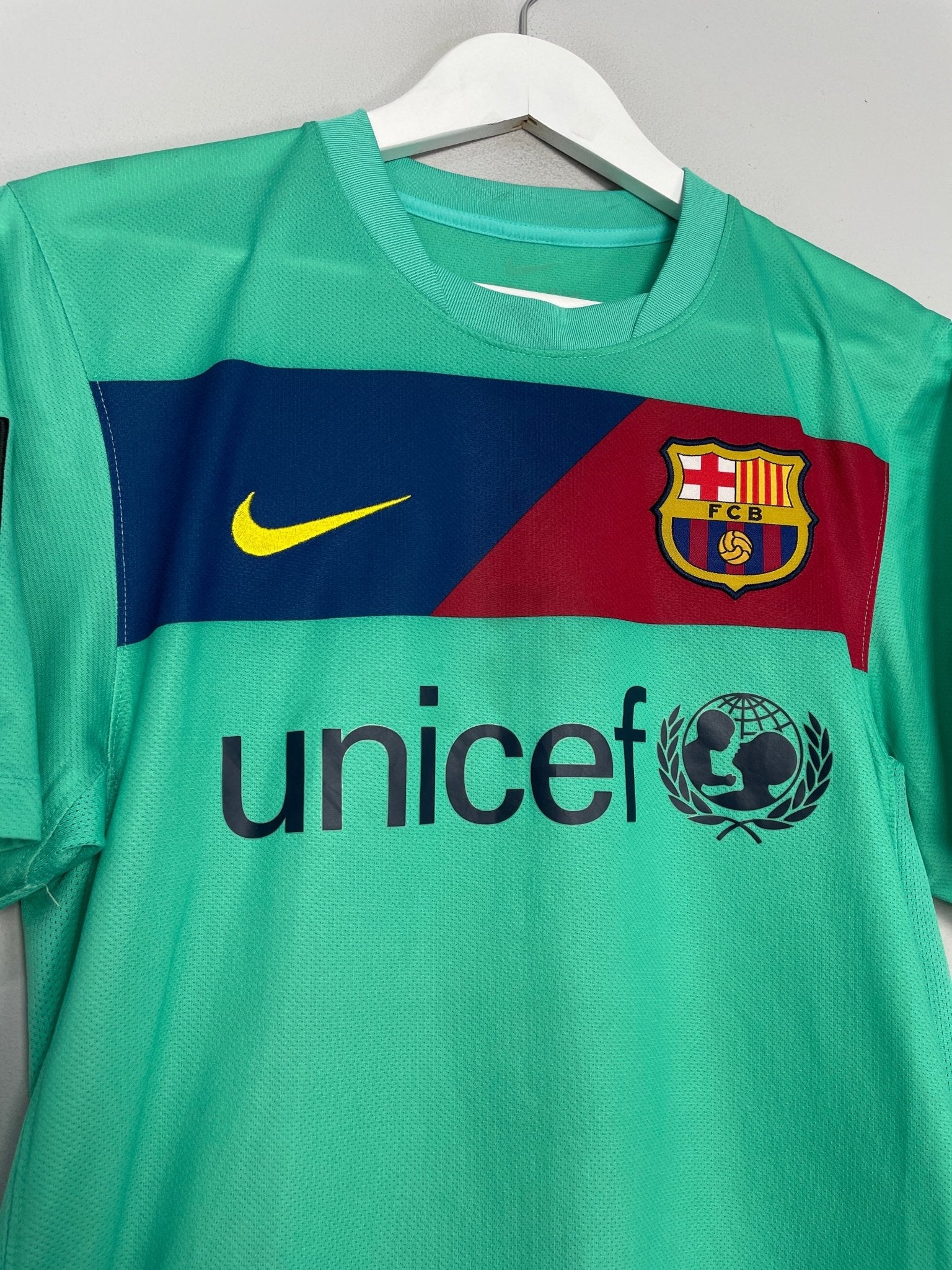 Shop 2010/11 BARCELONA MESSI #10 AWAY SHIRT (S) NIKE, classic football shirts, vintage football shirts & retro soccer jerseys at Cult Kits