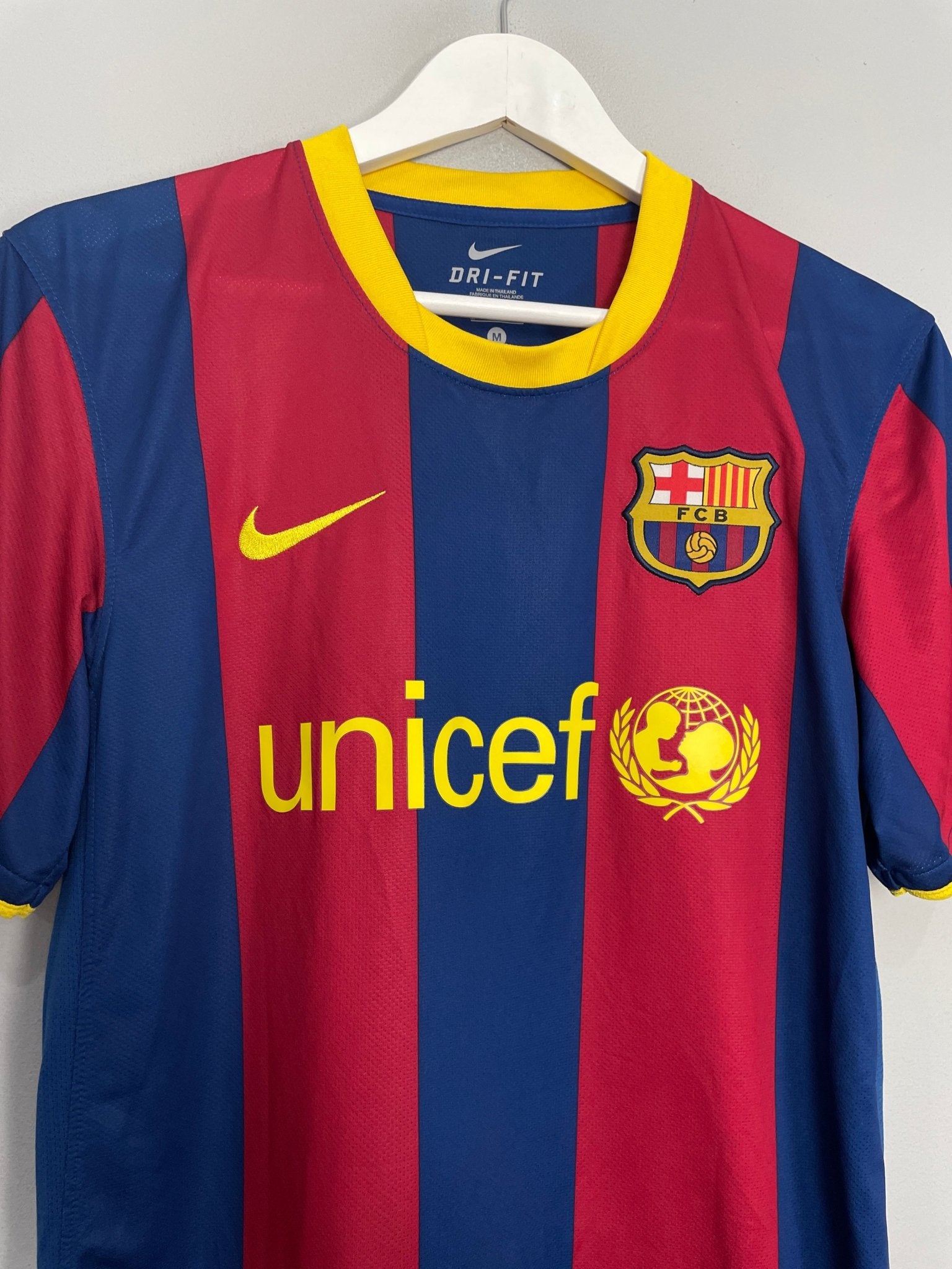 Shop 2010/11 BARCELONA MESSI #10 HOME SHIRT (M) NIKE, classic football shirts, vintage football shirts & retro soccer jerseys at Cult Kits