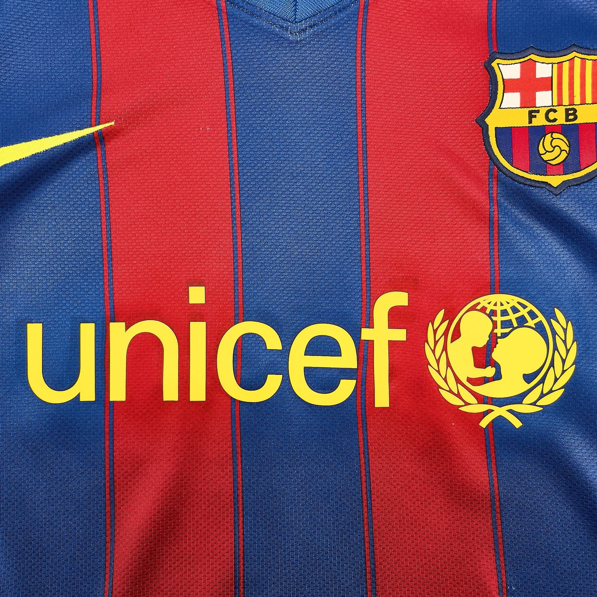 Buy 2010/11 Barcelona Messi 10 Home Shirt (M) Nike ~ Free worldwide shipping ~ Authentic Vintage Football Shirts from Cult Kits