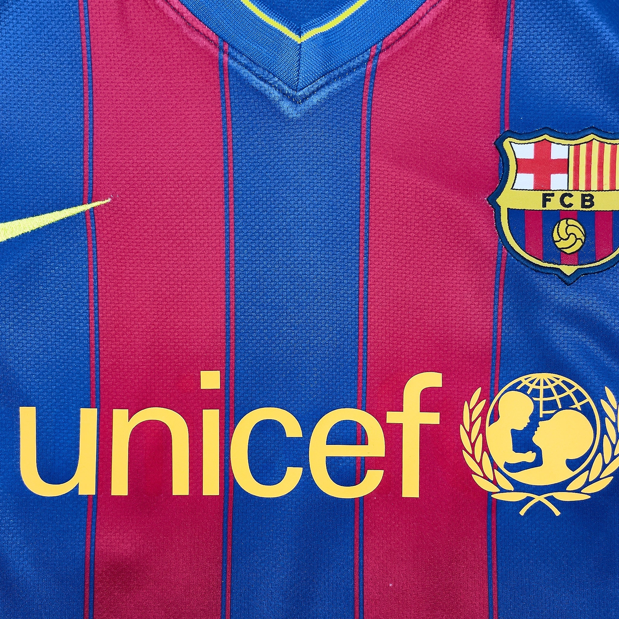 Buy 2010/11 Barcelona Messi 10 Home Shirt (XL) Nike ~ Free worldwide shipping ~ Authentic Vintage Football Shirts from Cult Kits