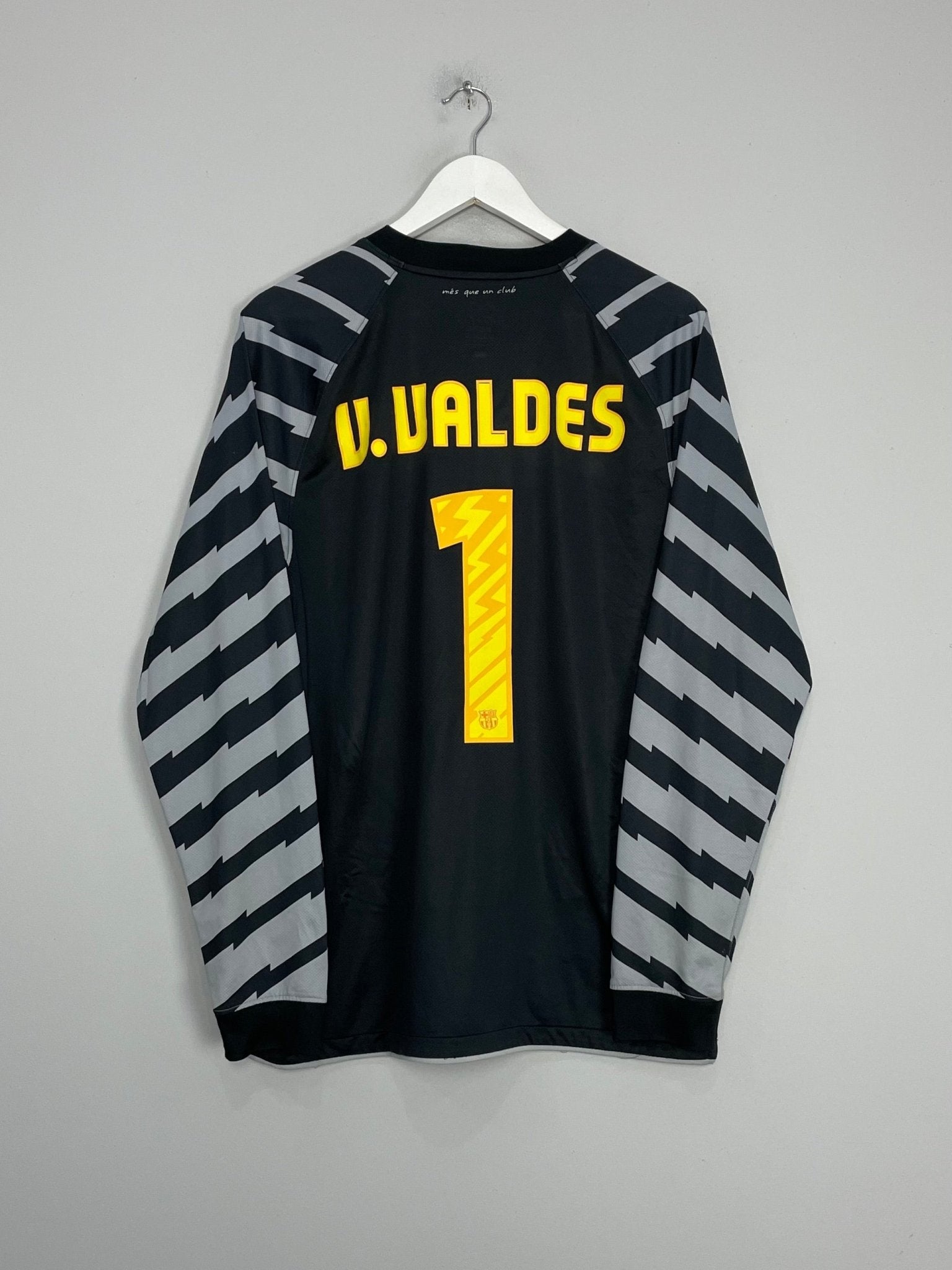 Shop 2010/11 BARCELONA V.VALDES #1 GK SHIRT (L) NIKE, classic football shirts, vintage football shirts & retro soccer jerseys at Cult Kits
