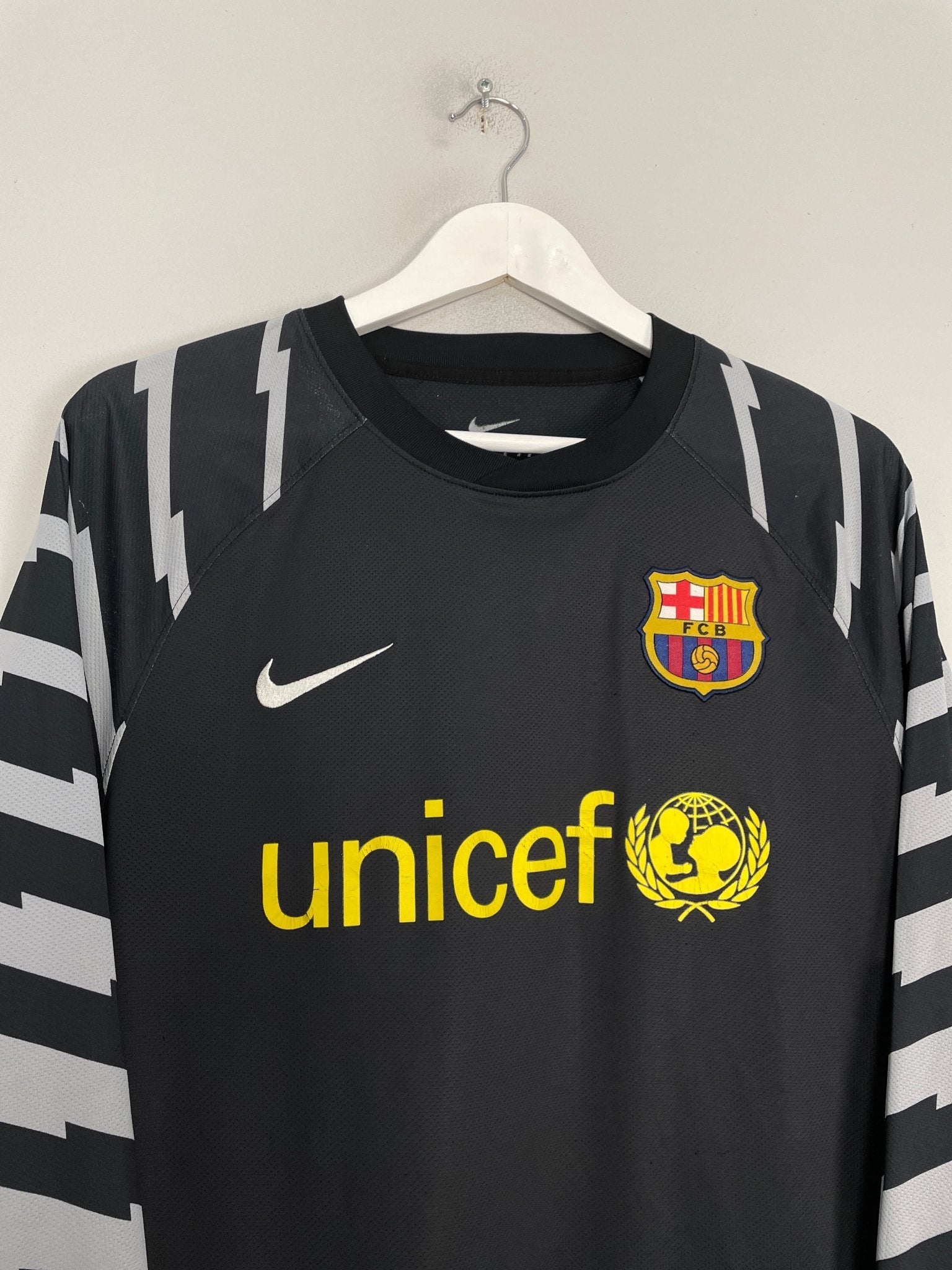 Shop 2010/11 BARCELONA V.VALDES #1 GK SHIRT (L) NIKE, classic football shirts, vintage football shirts & retro soccer jerseys at Cult Kits