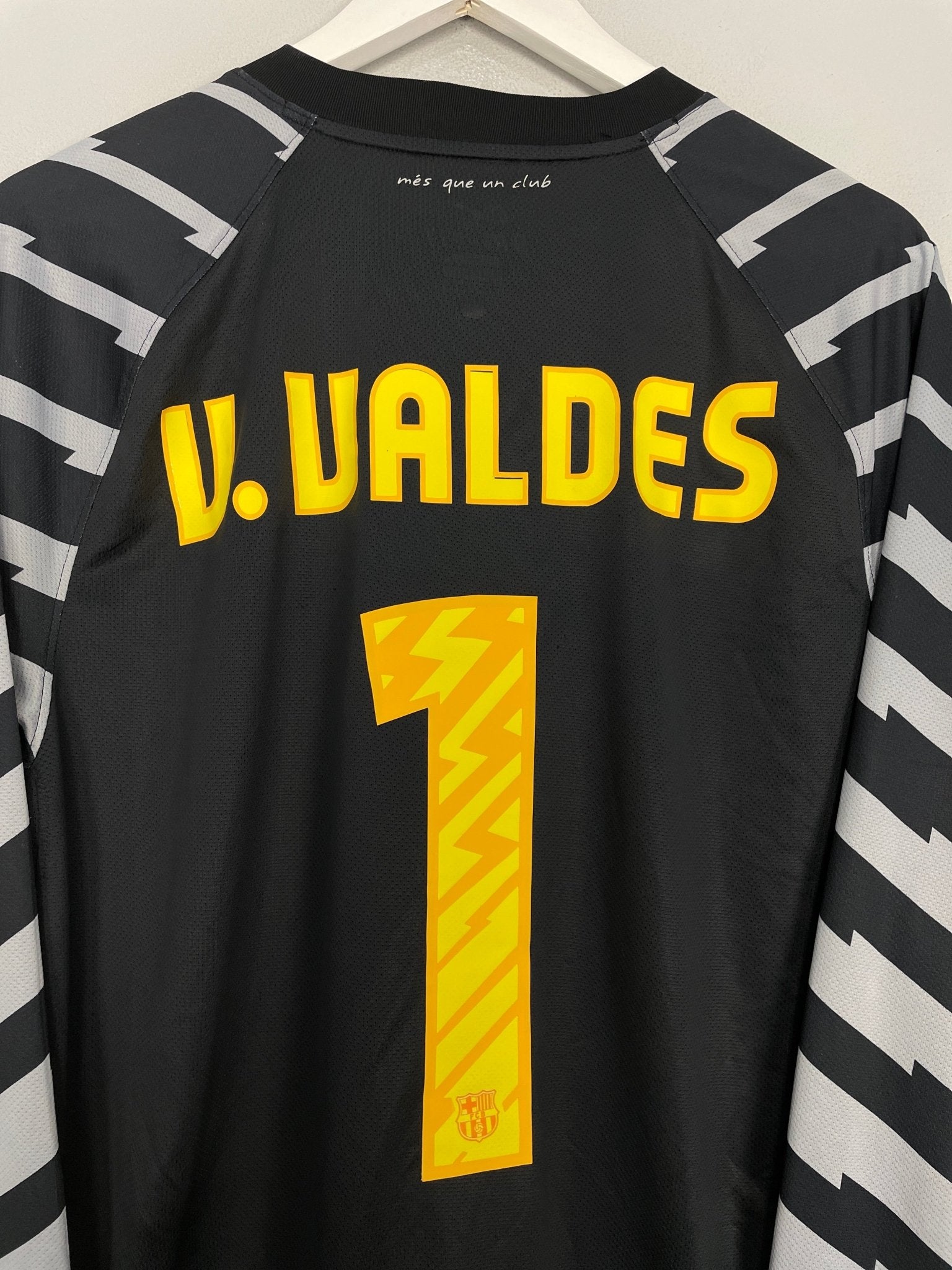 2010/11 BARCELONA V.VALDES #1 GK SHIRT (L) NIKE – Cult Kits