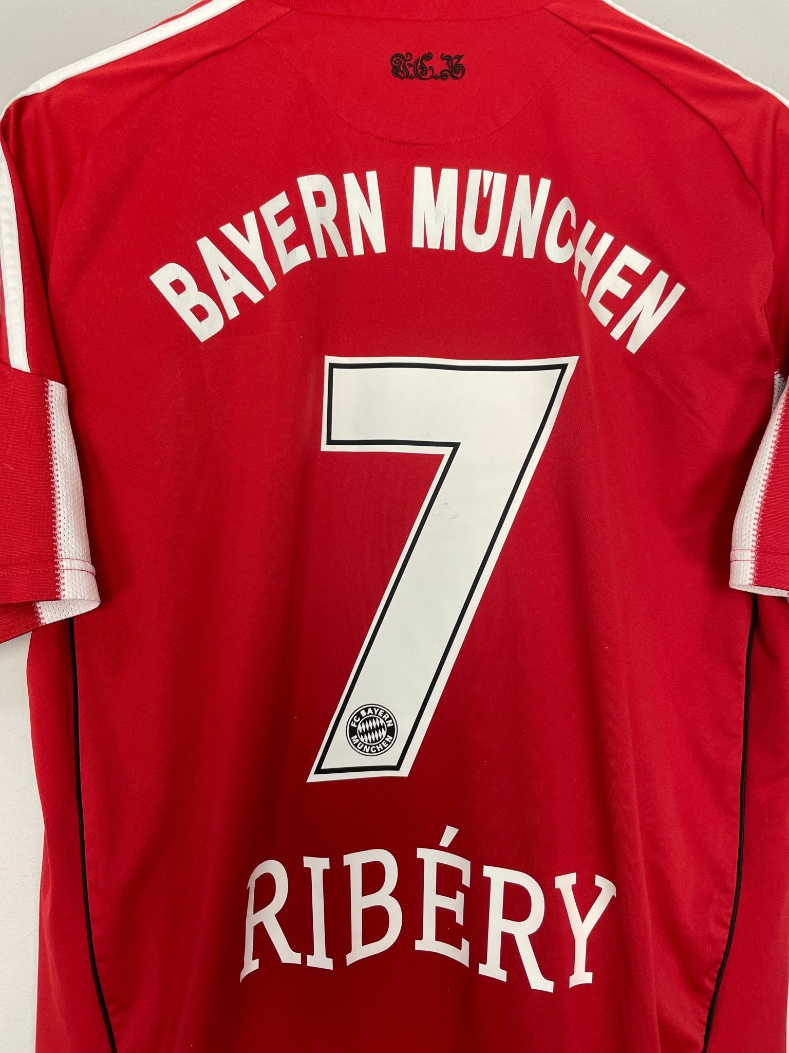 Shop 2010/11 BAYERN MUNICH RIBERY #7 HOME SHIRT (L) ADIDAS, classic football shirts, vintage football shirts & retro soccer jerseys at Cult Kits