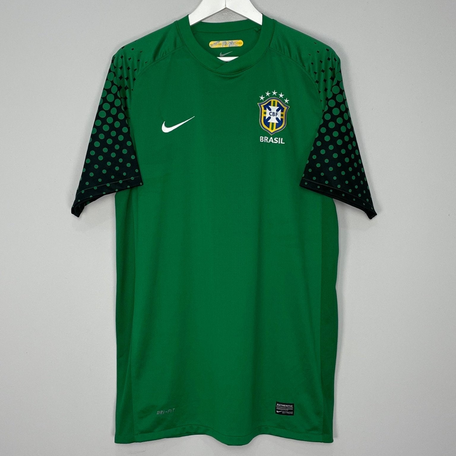 Shop 2010/11 BRAZIL GK SHIRT (L) NIKE, classic football shirts, vintage football shirts & retro soccer jerseys at Cult Kits