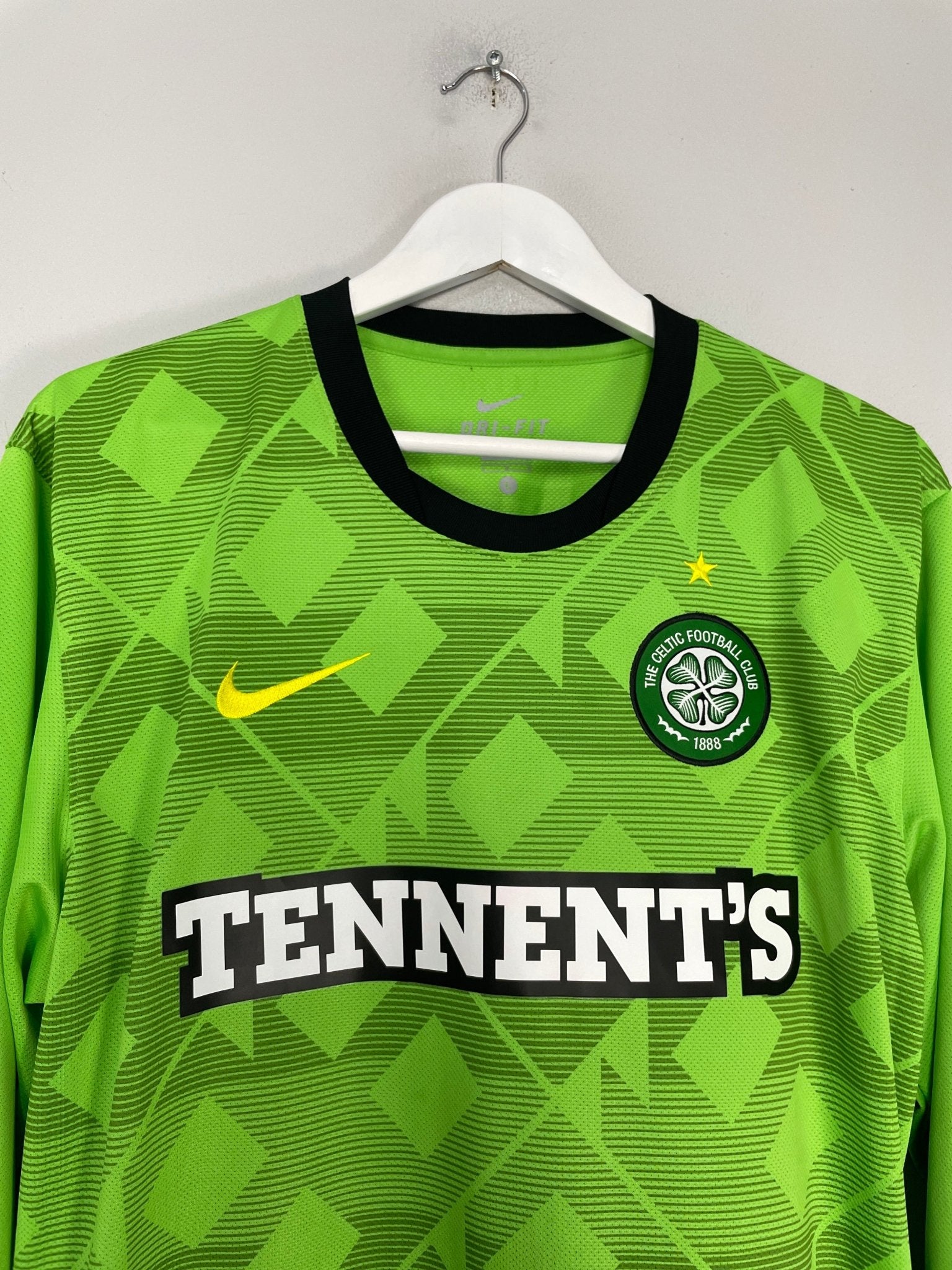 Shop 2010/11 CELTIC LENNON #18 L/S AWAY SHIRT (L) NIKE, classic football shirts, vintage football shirts & retro soccer jerseys at Cult Kits