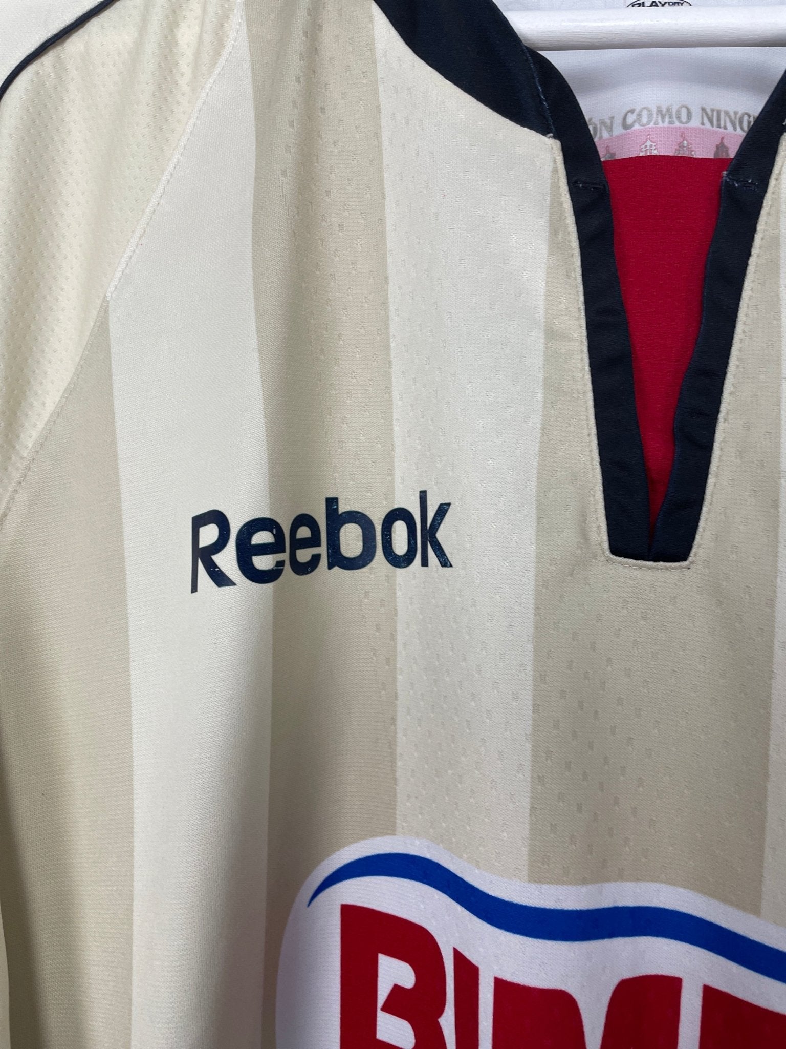 Shop 2010/11 CHIVAS GUADALAJARA GK SHIRT (L) REEBOK, classic football shirts, vintage football shirts & retro soccer jerseys at Cult Kits