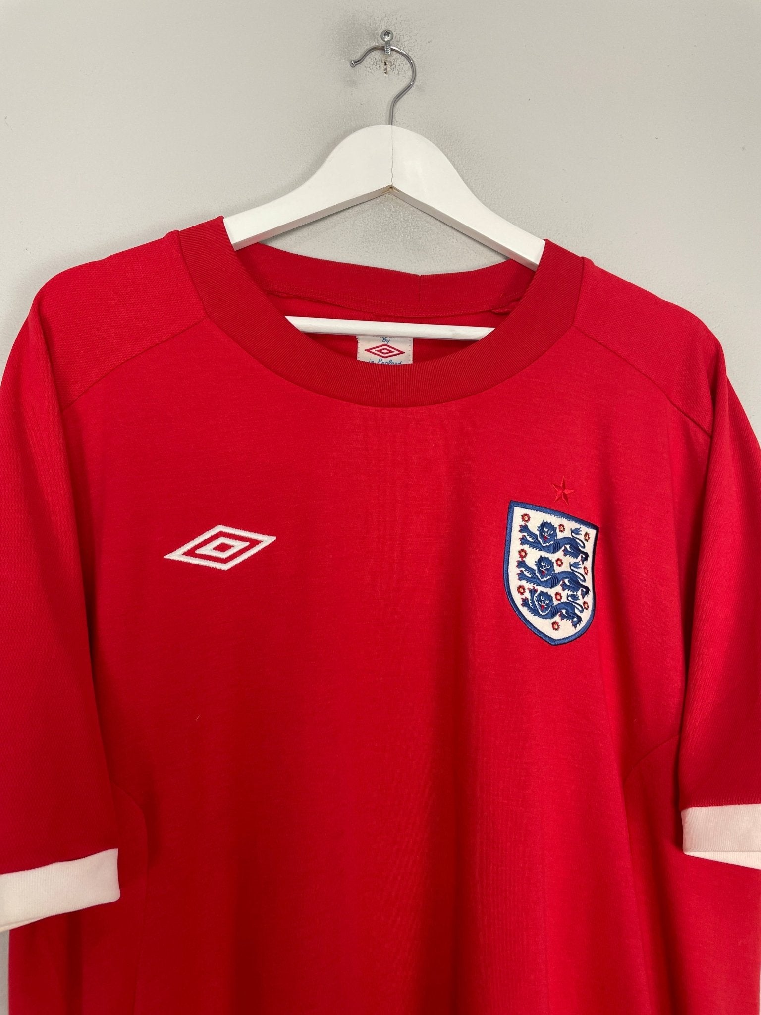 Shop 2010/11 ENGLAND AWAY SHIRT (XL) UMBRO, classic football shirts, vintage football shirts & retro soccer jerseys at Cult Kits