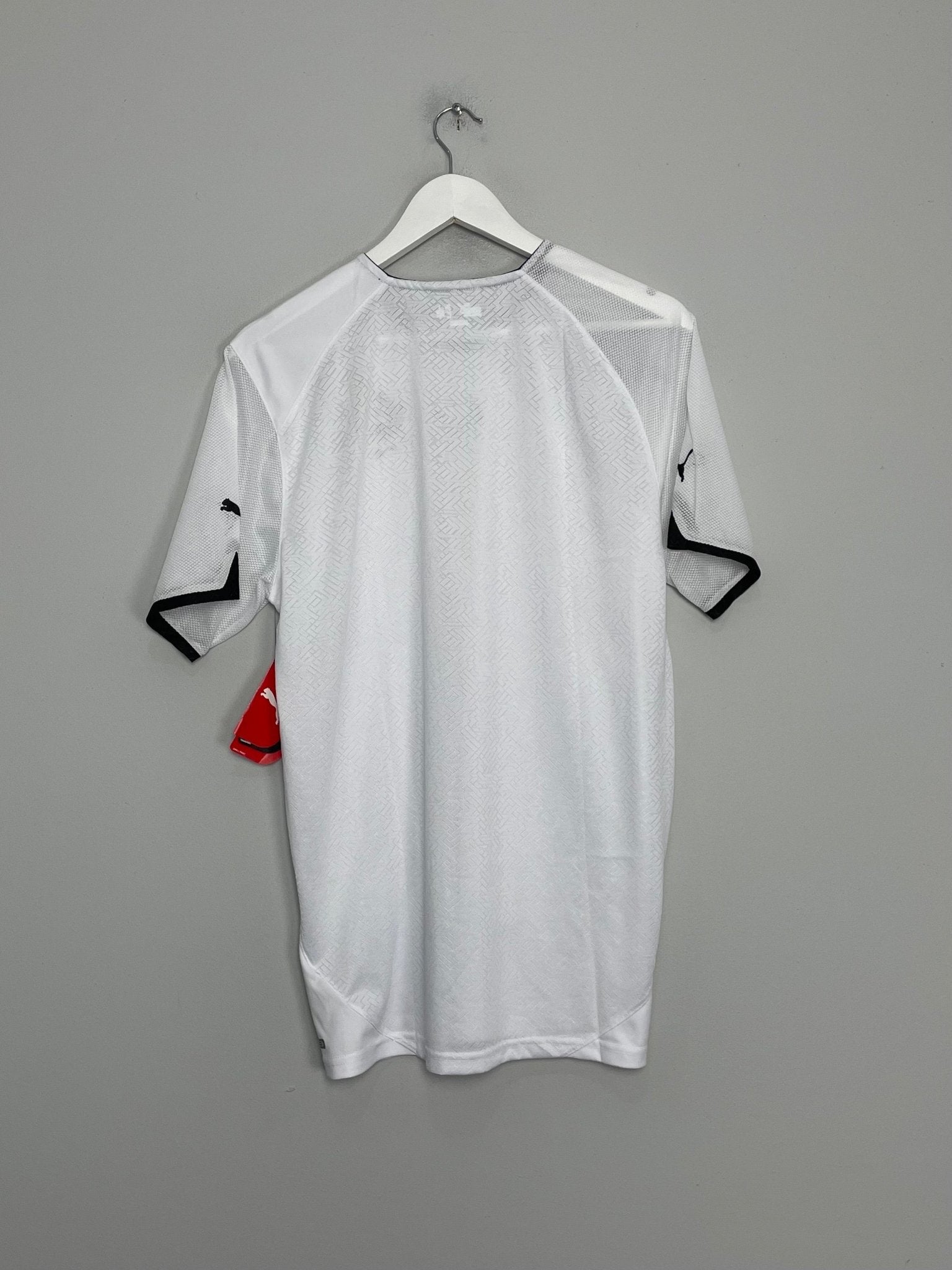 Shop 2010/11 GHANA *BNWT* HOME SHIRT (L) PUMA, classic football shirts, vintage football shirts & retro soccer jerseys at Cult Kits