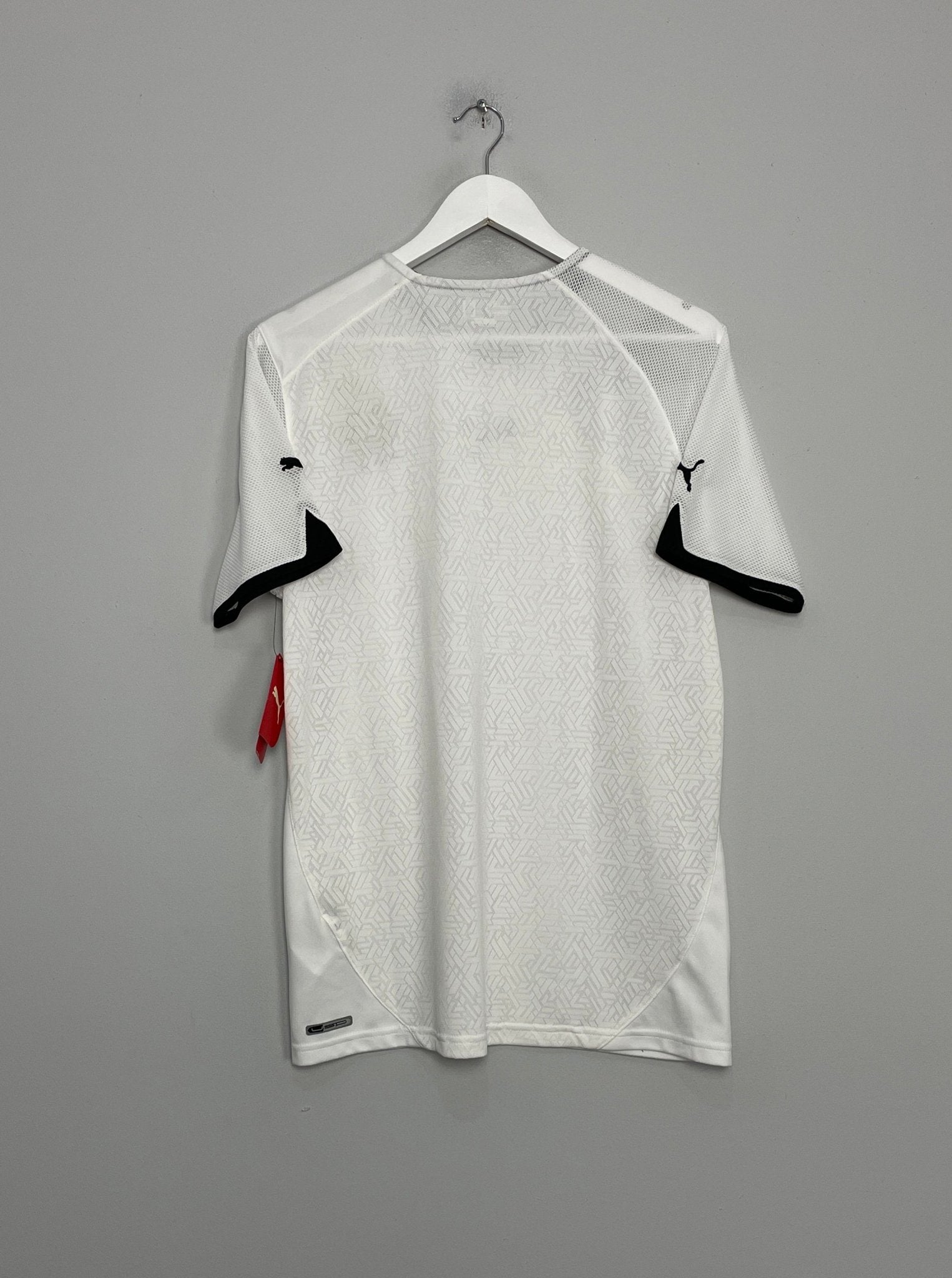 Shop 2010/11 GHANA *BNWT* HOME SHIRT (M) PUMA, classic football shirts, vintage football shirts & retro soccer jerseys at Cult Kits