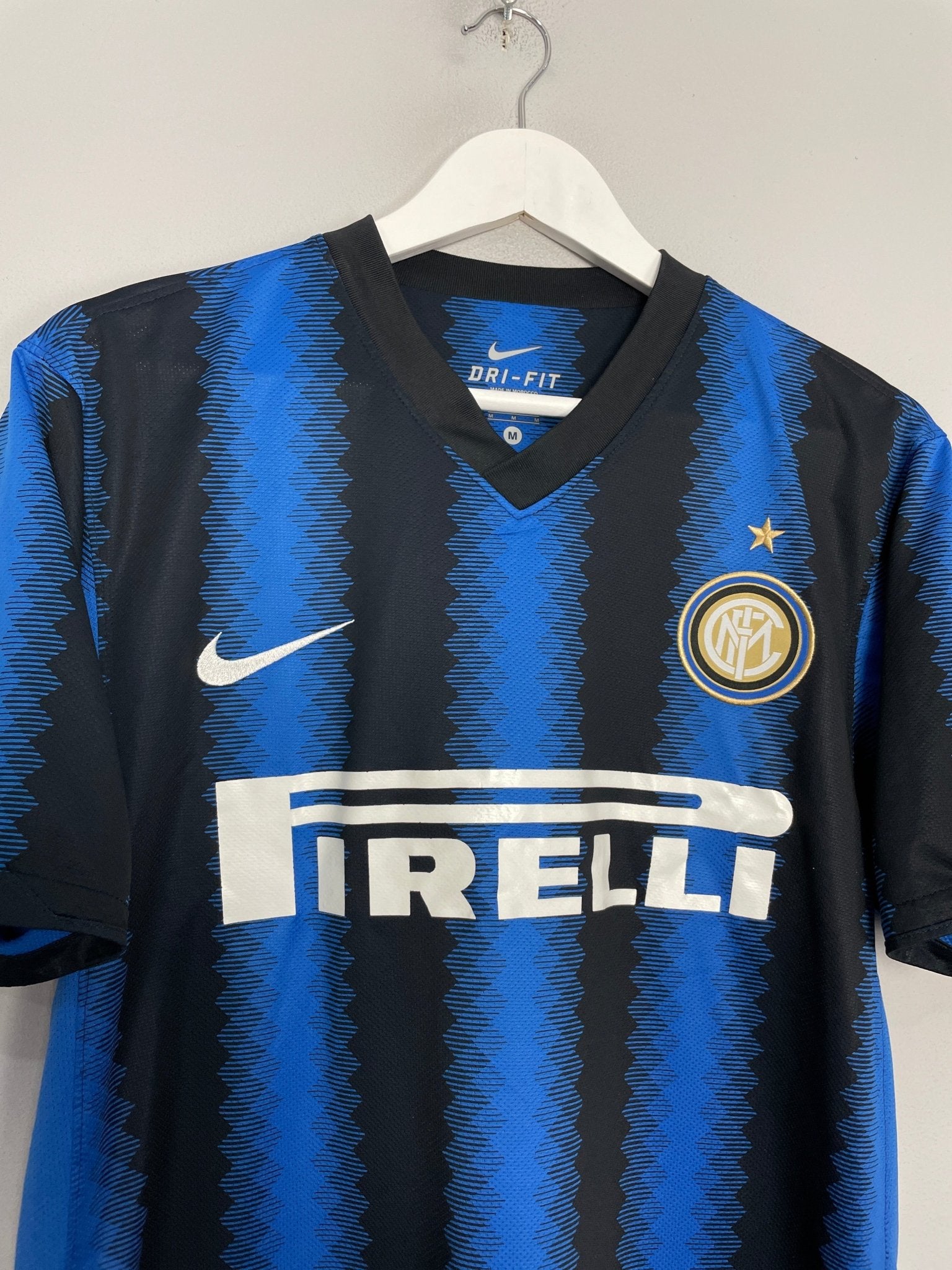 Shop 2010/11 INTER MILAN SNEIJDER #10 HOME SHIRT (M) NIKE, classic football shirts, vintage football shirts & retro soccer jerseys at Cult Kits