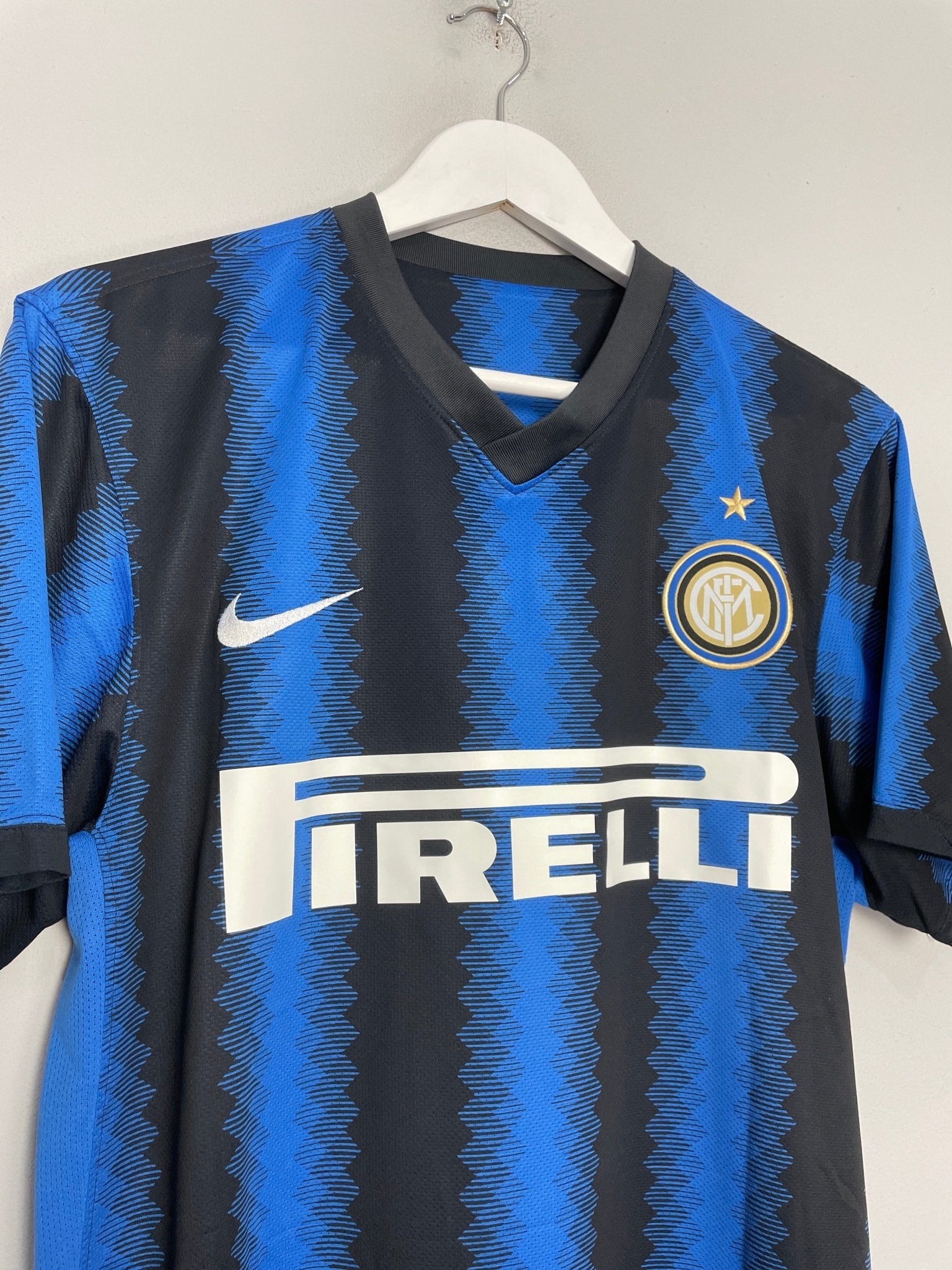Shop 2010/11 INTER MILAN SNEIJDER #10 HOME SHIRT (M) NIKE, classic football shirts, vintage football shirts & retro soccer jerseys at Cult Kits