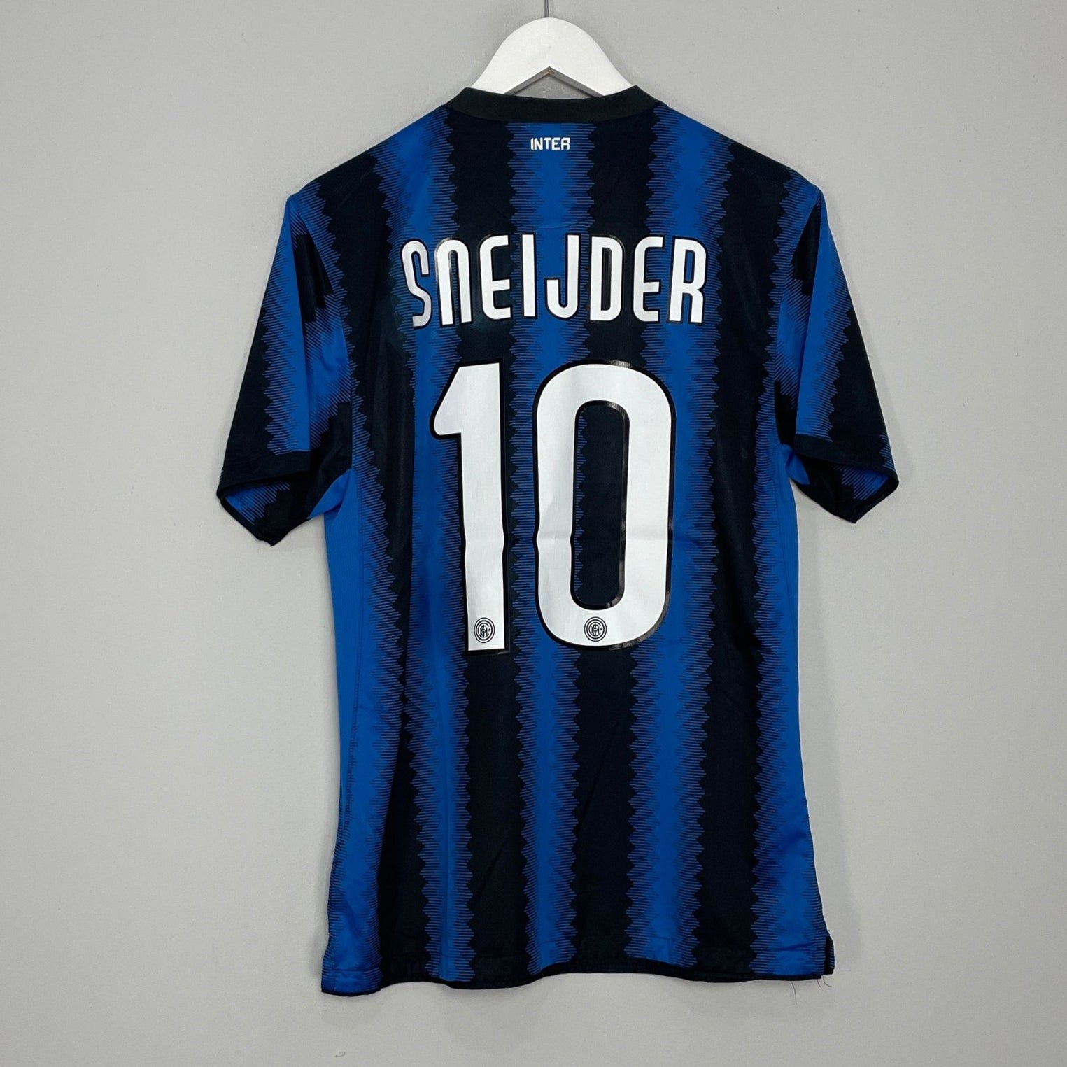 Shop 2010/11 INTER MILAN SNEIJDER #10 HOME SHIRT (M) NIKE, classic football shirts, vintage football shirts & retro soccer jerseys at Cult Kits