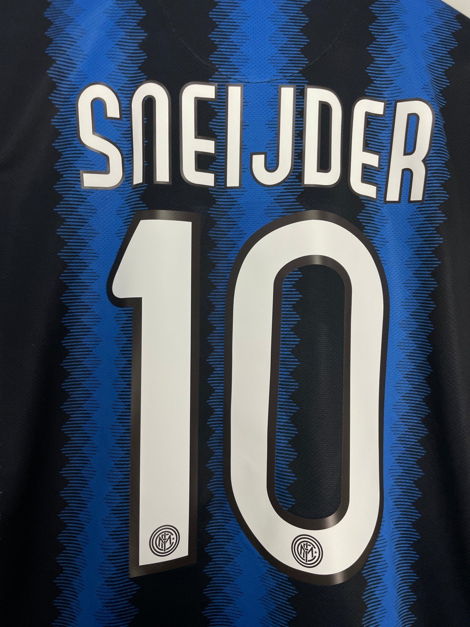 Shop 2010/11 INTER MILAN SNEIJDER #10 HOME SHIRT (M) NIKE, classic football shirts, vintage football shirts & retro soccer jerseys at Cult Kits