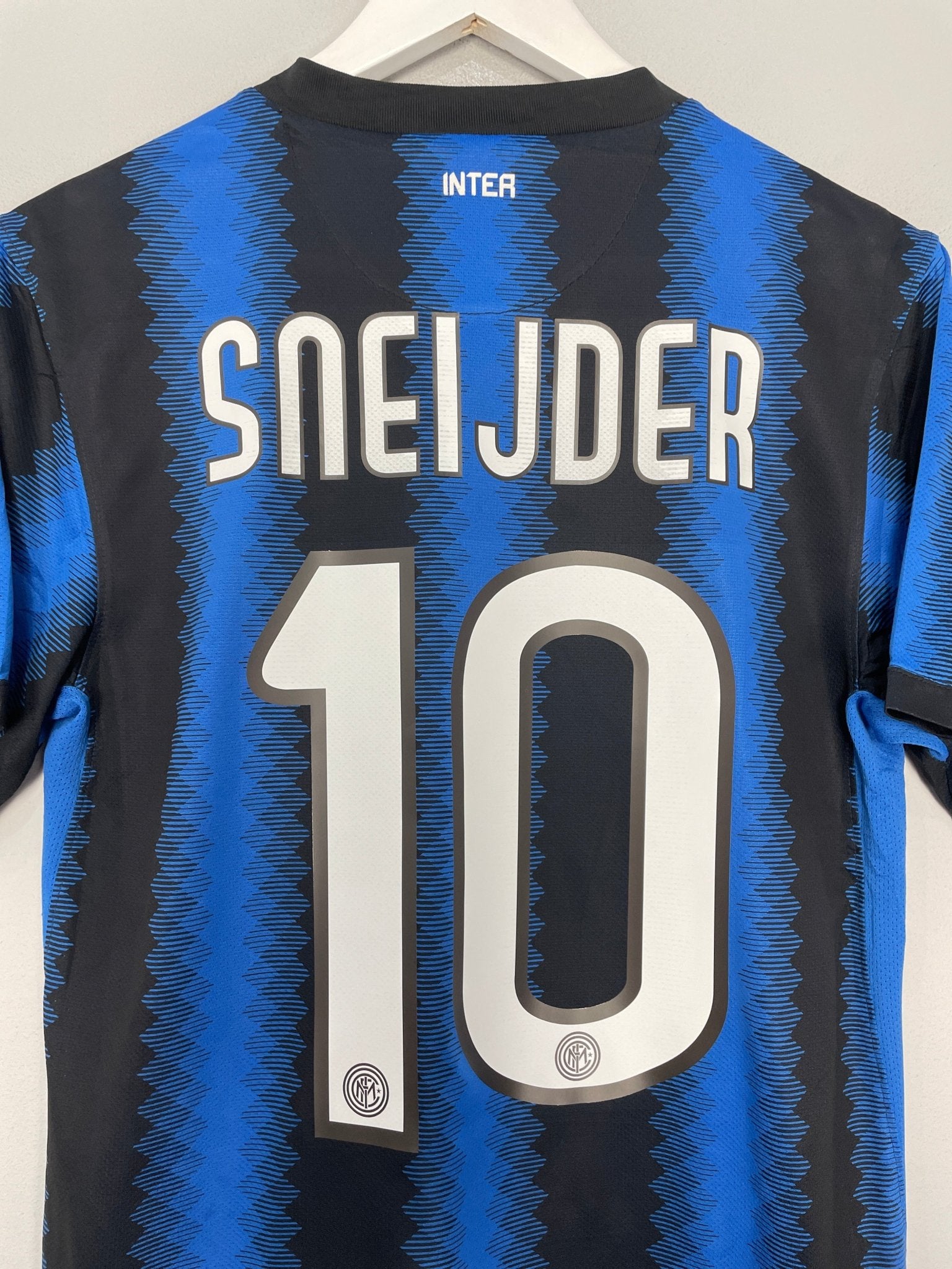 Shop 2010/11 INTER MILAN SNEIJDER #10 HOME SHIRT (S) NIKE, classic football shirts, vintage football shirts & retro soccer jerseys at Cult Kits