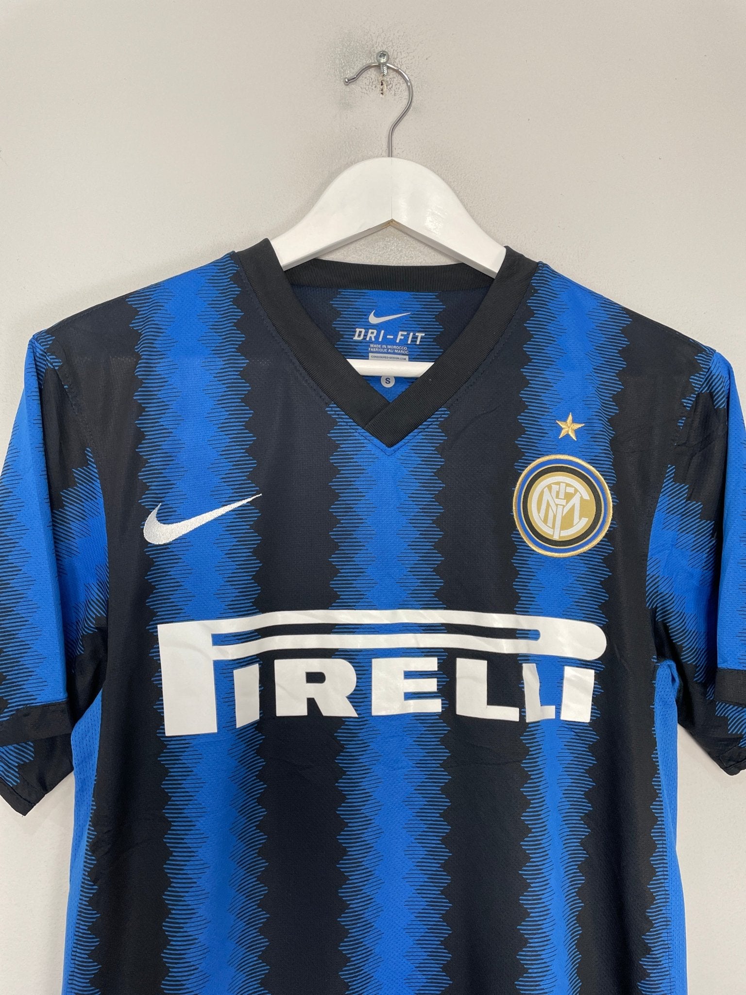 Shop 2010/11 INTER MILAN SNEIJDER #10 HOME SHIRT (S) NIKE, classic football shirts, vintage football shirts & retro soccer jerseys at Cult Kits