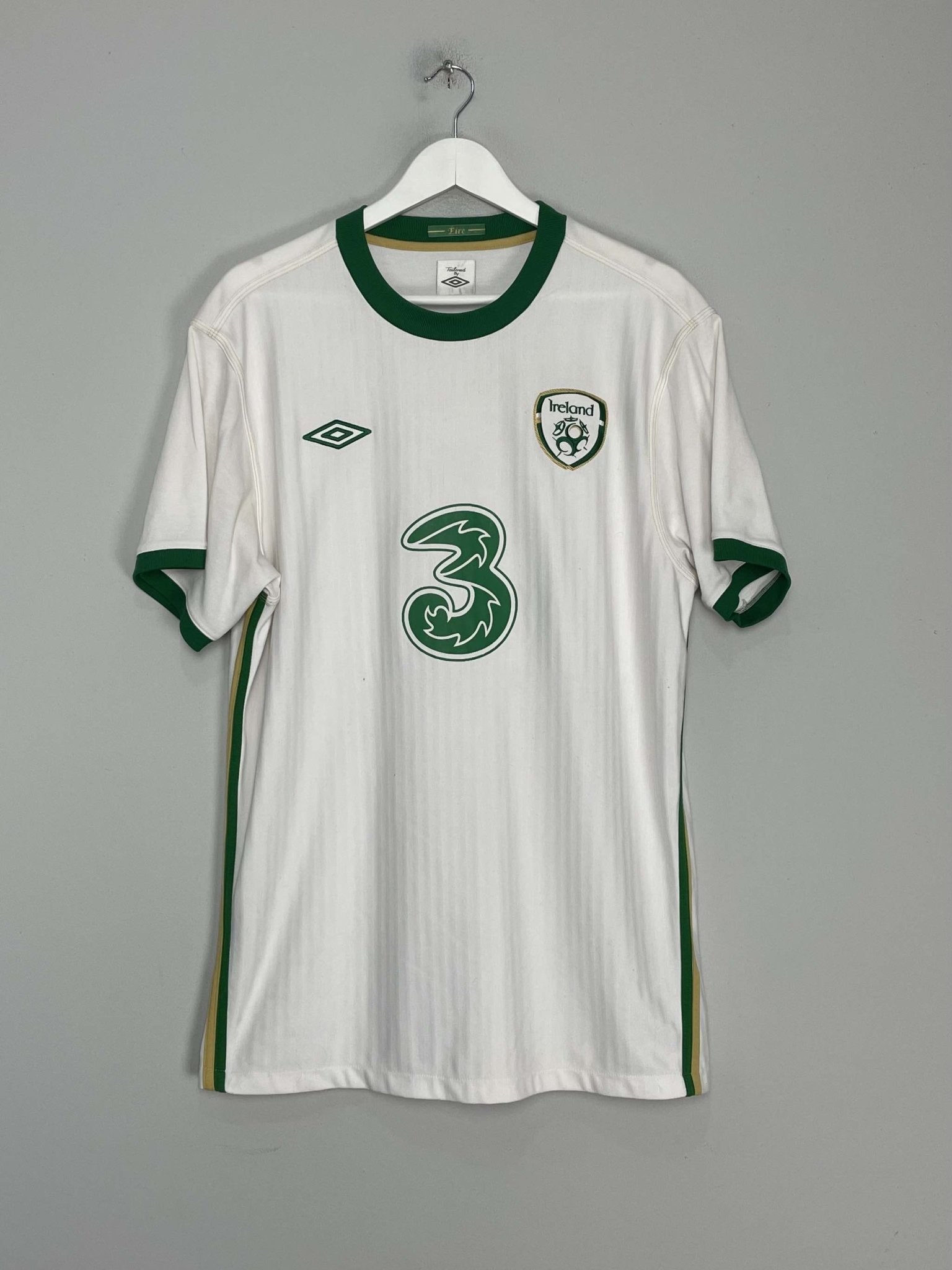 Shop 2010/11 IRELAND AWAY SHIRT (XL) UMBRO, classic football shirts, vintage football shirts & retro soccer jerseys at Cult Kits