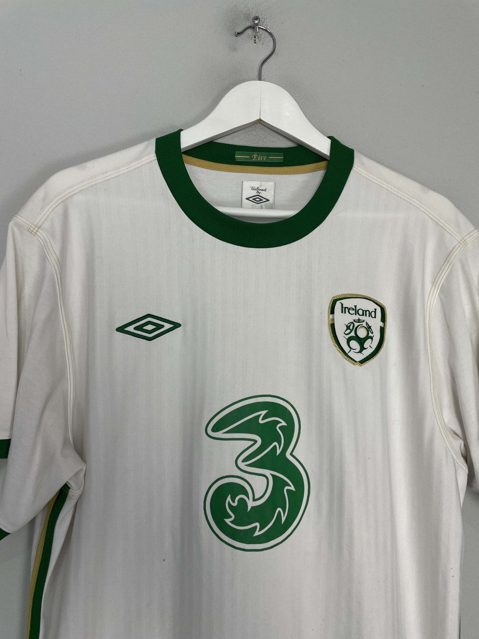 Shop 2010/11 IRELAND AWAY SHIRT (XL) UMBRO, classic football shirts, vintage football shirts & retro soccer jerseys at Cult Kits