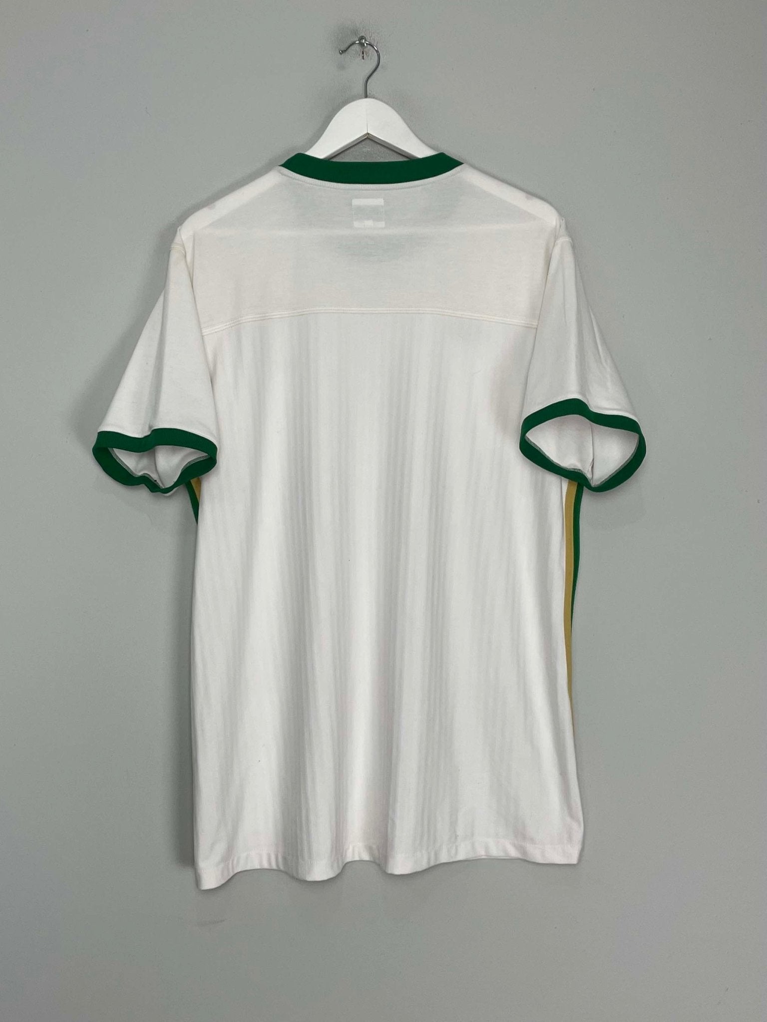 Shop 2010/11 IRELAND AWAY SHIRT (XL) UMBRO, classic football shirts, vintage football shirts & retro soccer jerseys at Cult Kits