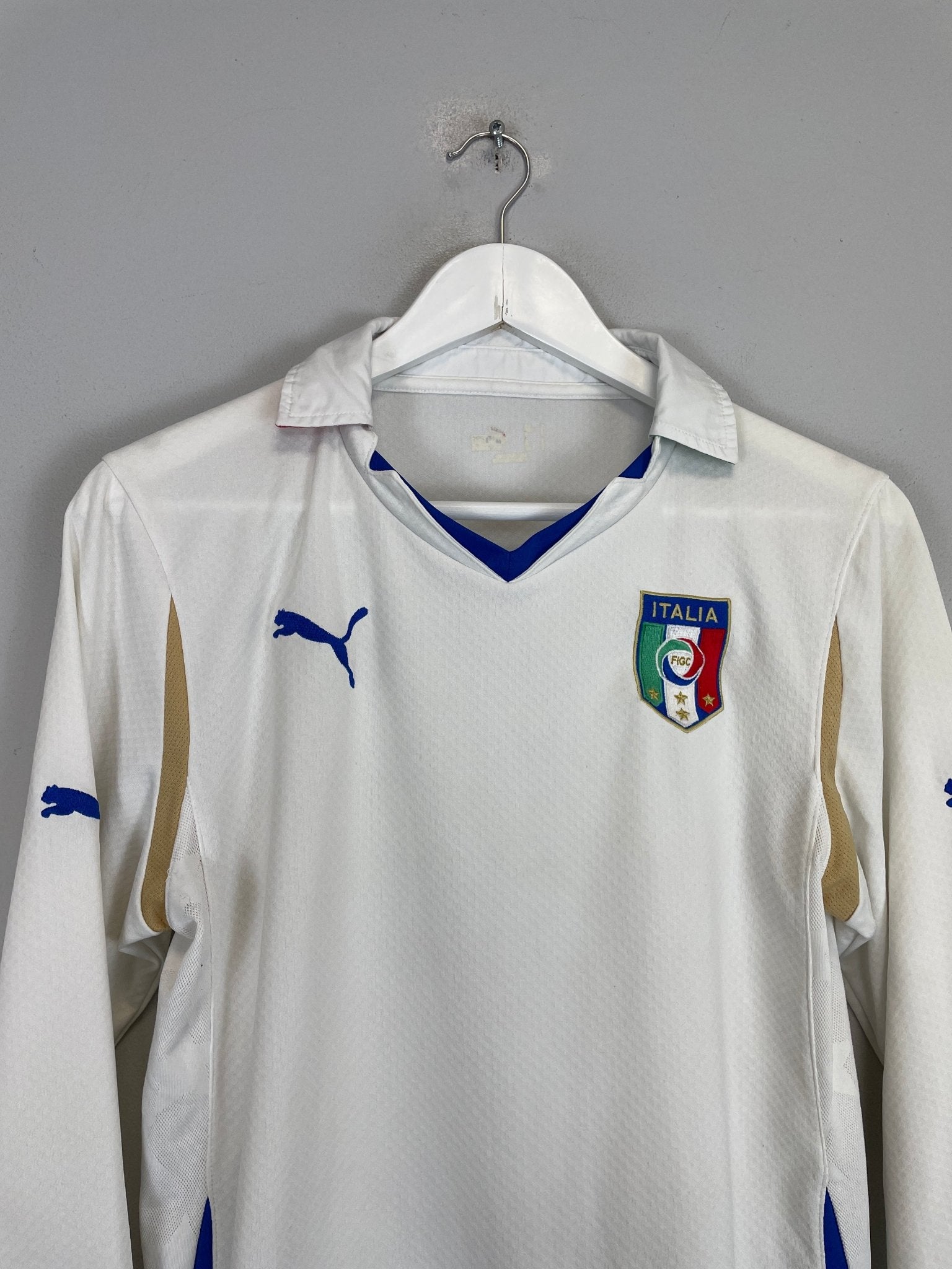 Shop 2010/11 ITALY L/S AWAY SHIRT (S) PUMA, classic football shirts, vintage football shirts & retro soccer jerseys at Cult Kits