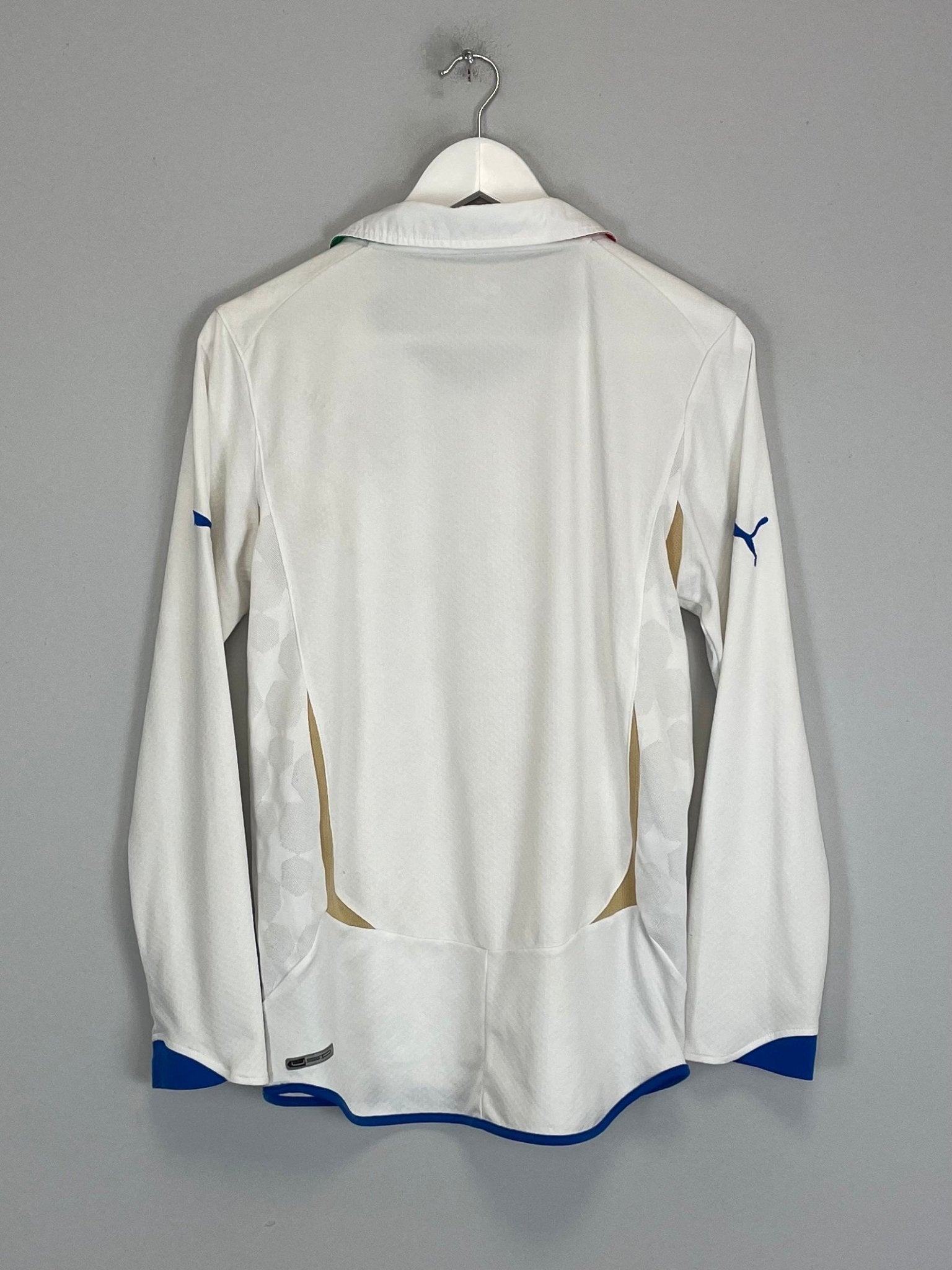 Shop 2010/11 ITALY L/S AWAY SHIRT (S) PUMA, classic football shirts, vintage football shirts & retro soccer jerseys at Cult Kits