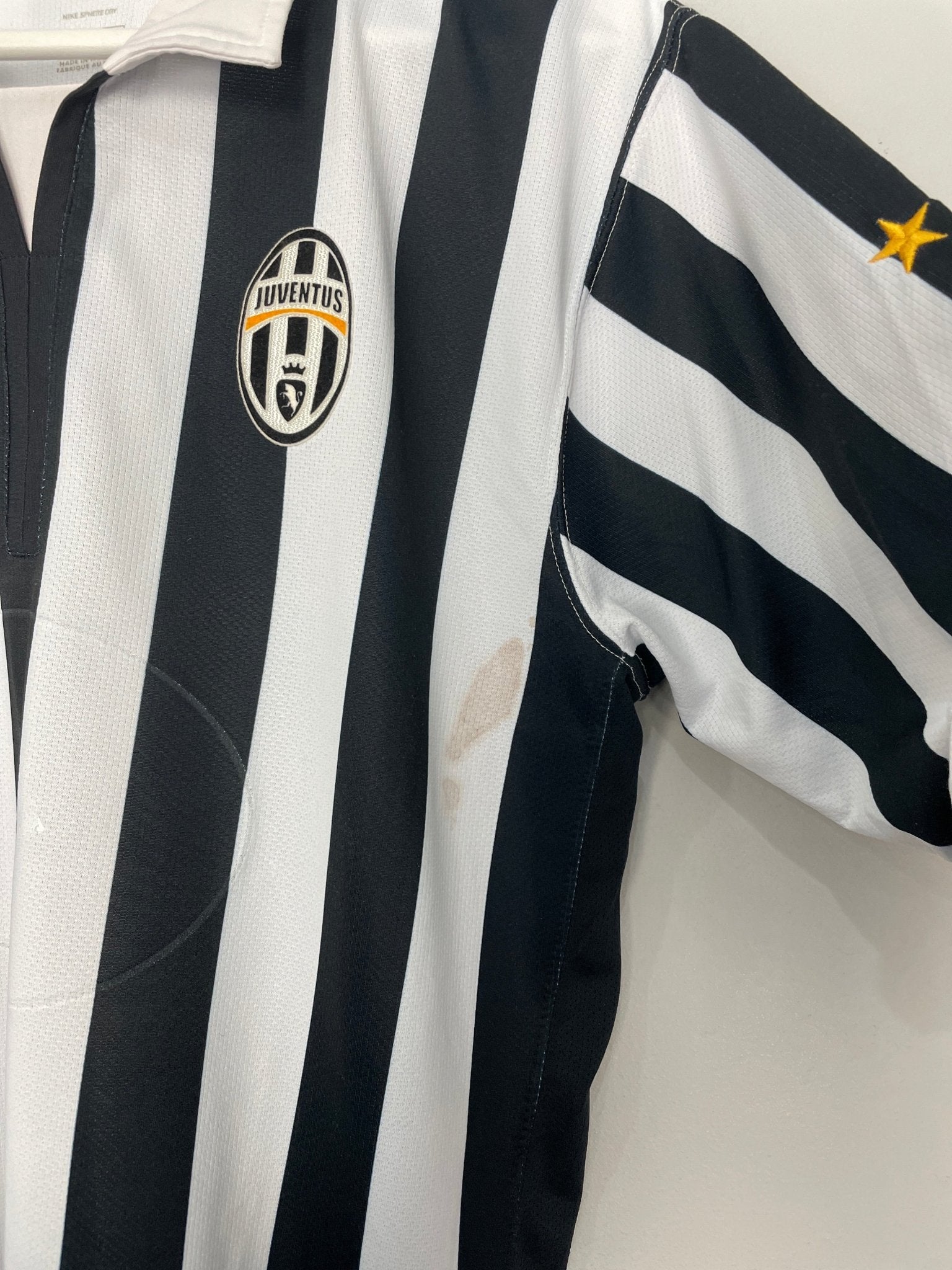 Shop 2010/11 JUVENTUS CHIELLINI #3 HOME SHIRT (L) NIKE, classic football shirts, vintage football shirts & retro soccer jerseys at Cult Kits