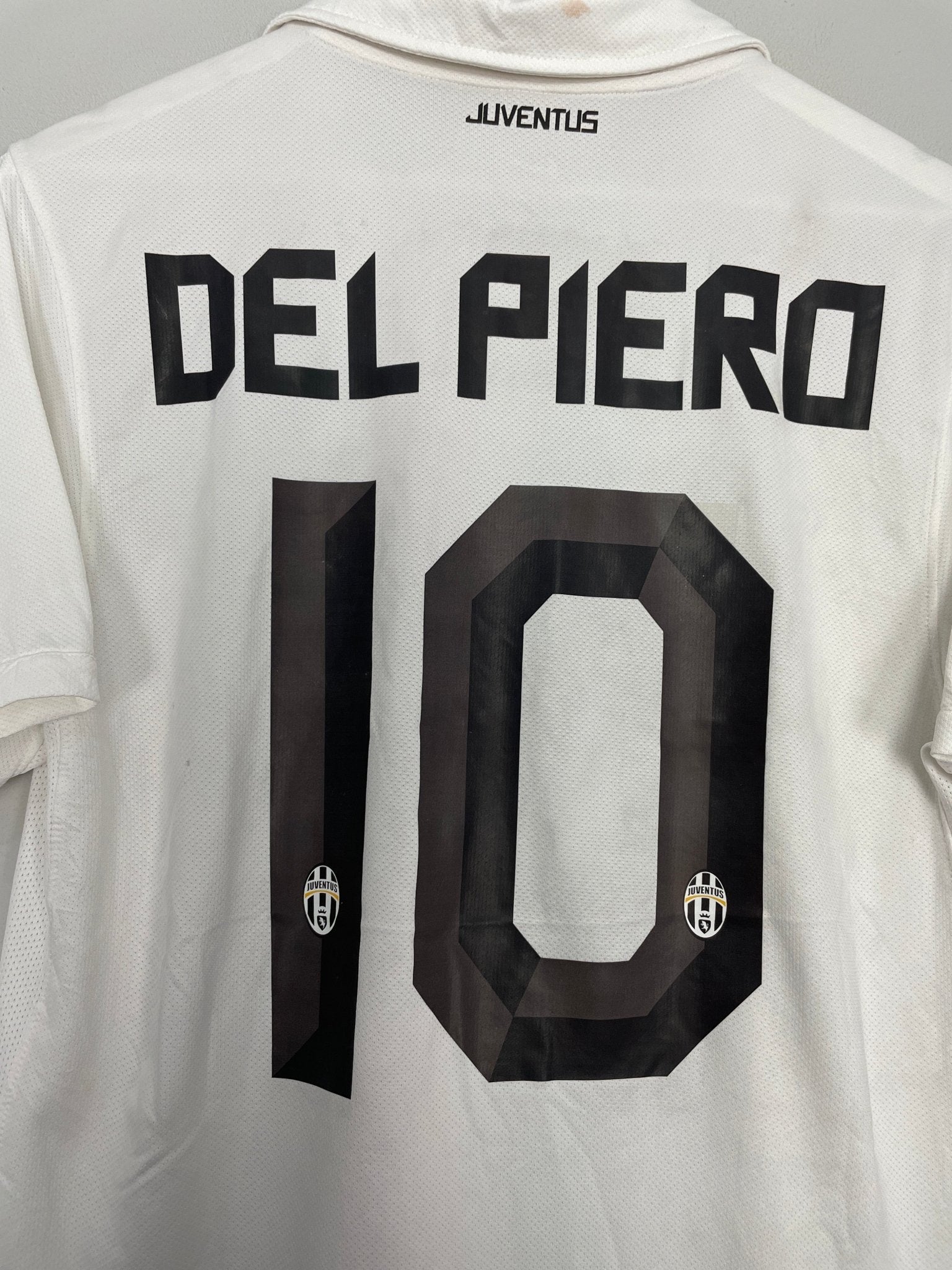 Shop 2010/11 JUVENTUS DEL PIERO #10 AWAY SHIRT (M) NIKE, classic football shirts, vintage football shirts & retro soccer jerseys at Cult Kits