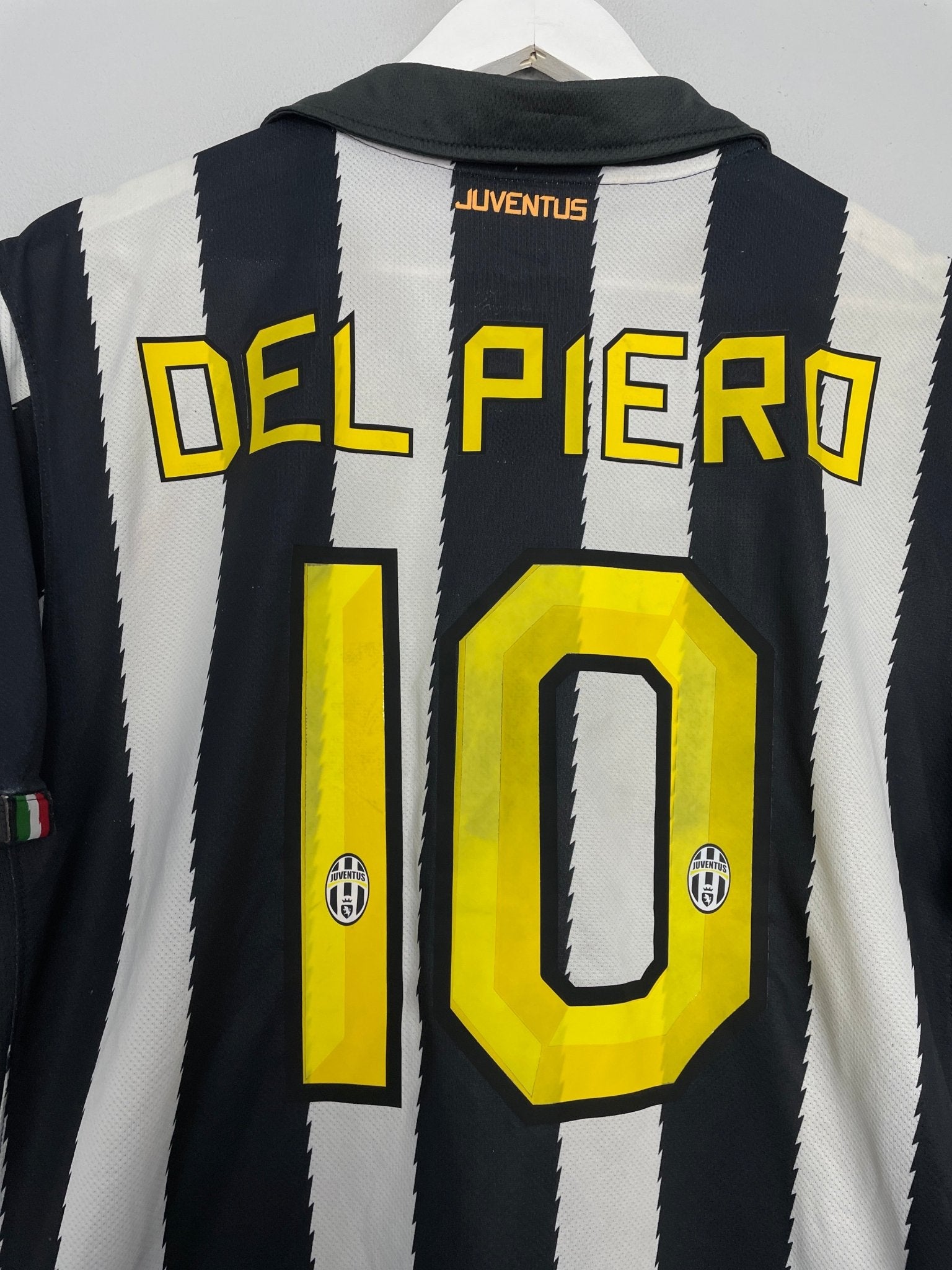 Shop 2010/11 JUVENTUS DEL PIERO #10 HOME SHIRT (L) NIKE, classic football shirts, vintage football shirts & retro soccer jerseys at Cult Kits