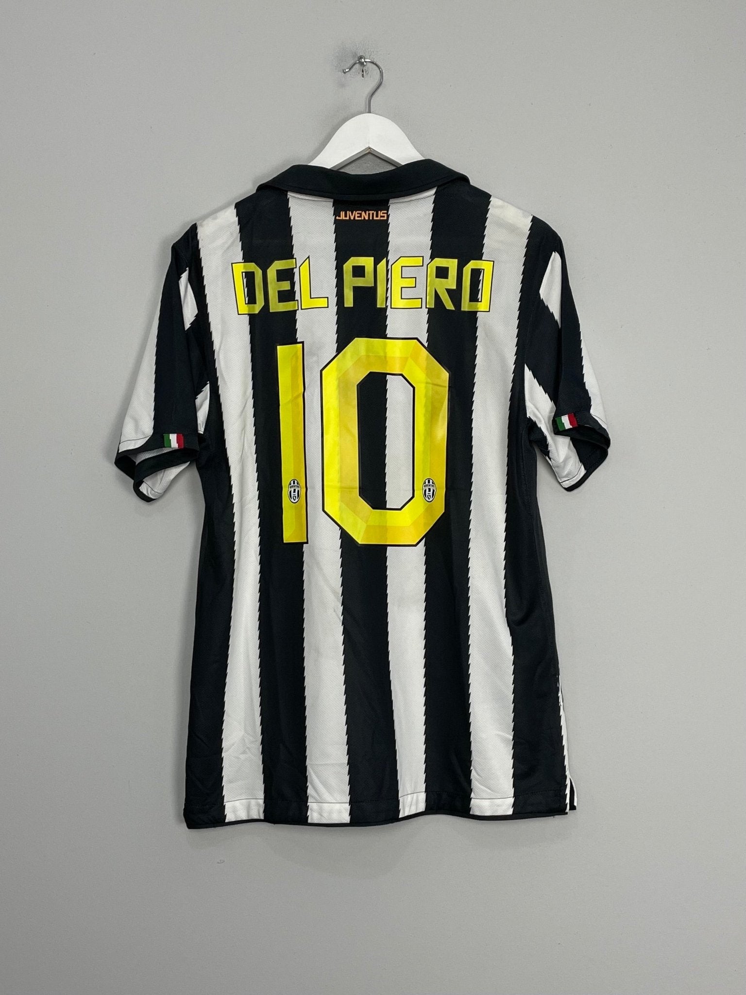 Shop 2010/11 JUVENTUS DEL PIERO #10 HOME SHIRT (M) NIKE, classic football shirts, vintage football shirts & retro soccer jerseys at Cult Kits