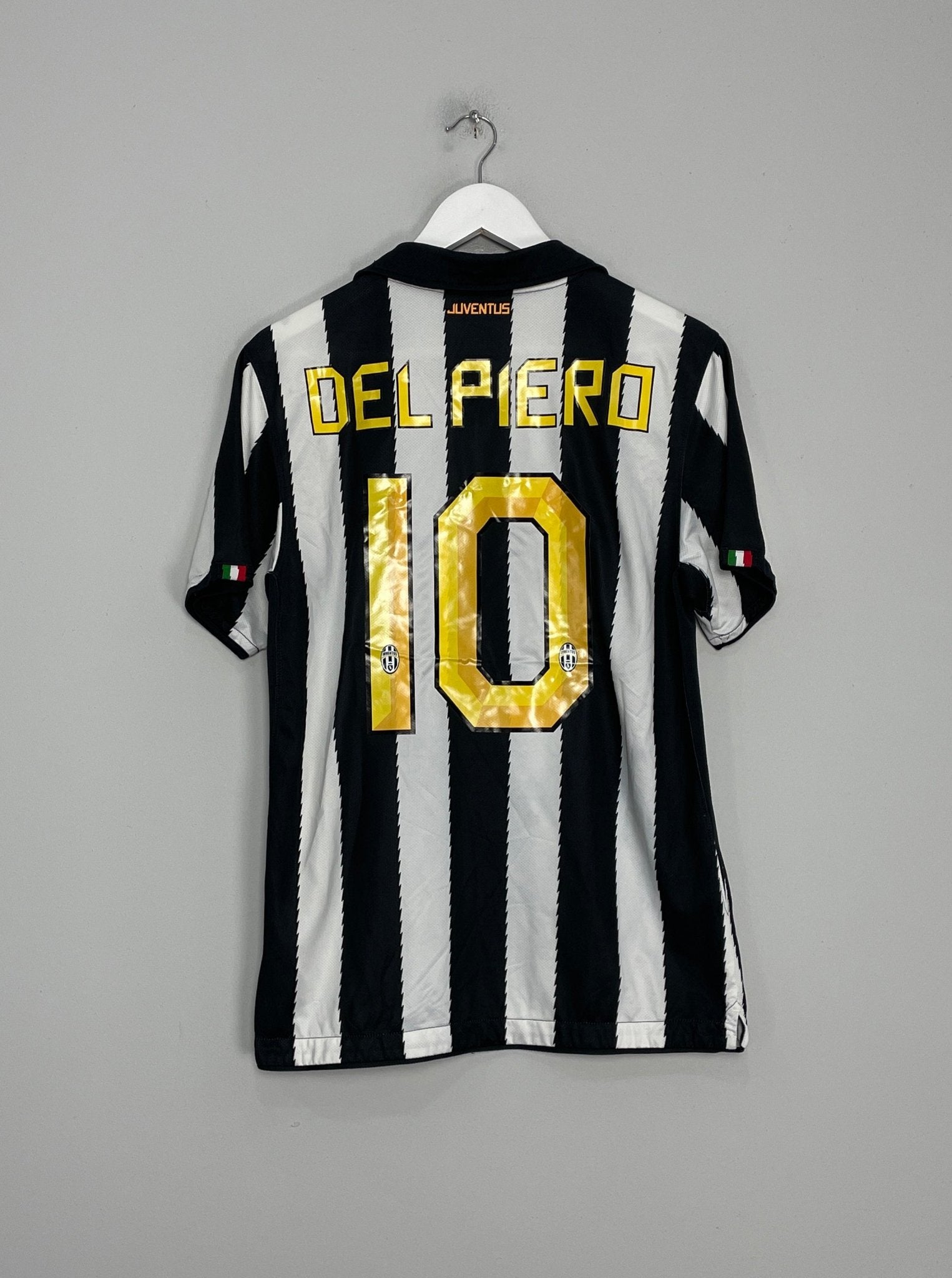 Shop 2010/11 JUVENTUS DEL PIERO #10 HOME SHIRT (M) NIKE, classic football shirts, vintage football shirts & retro soccer jerseys at Cult Kits