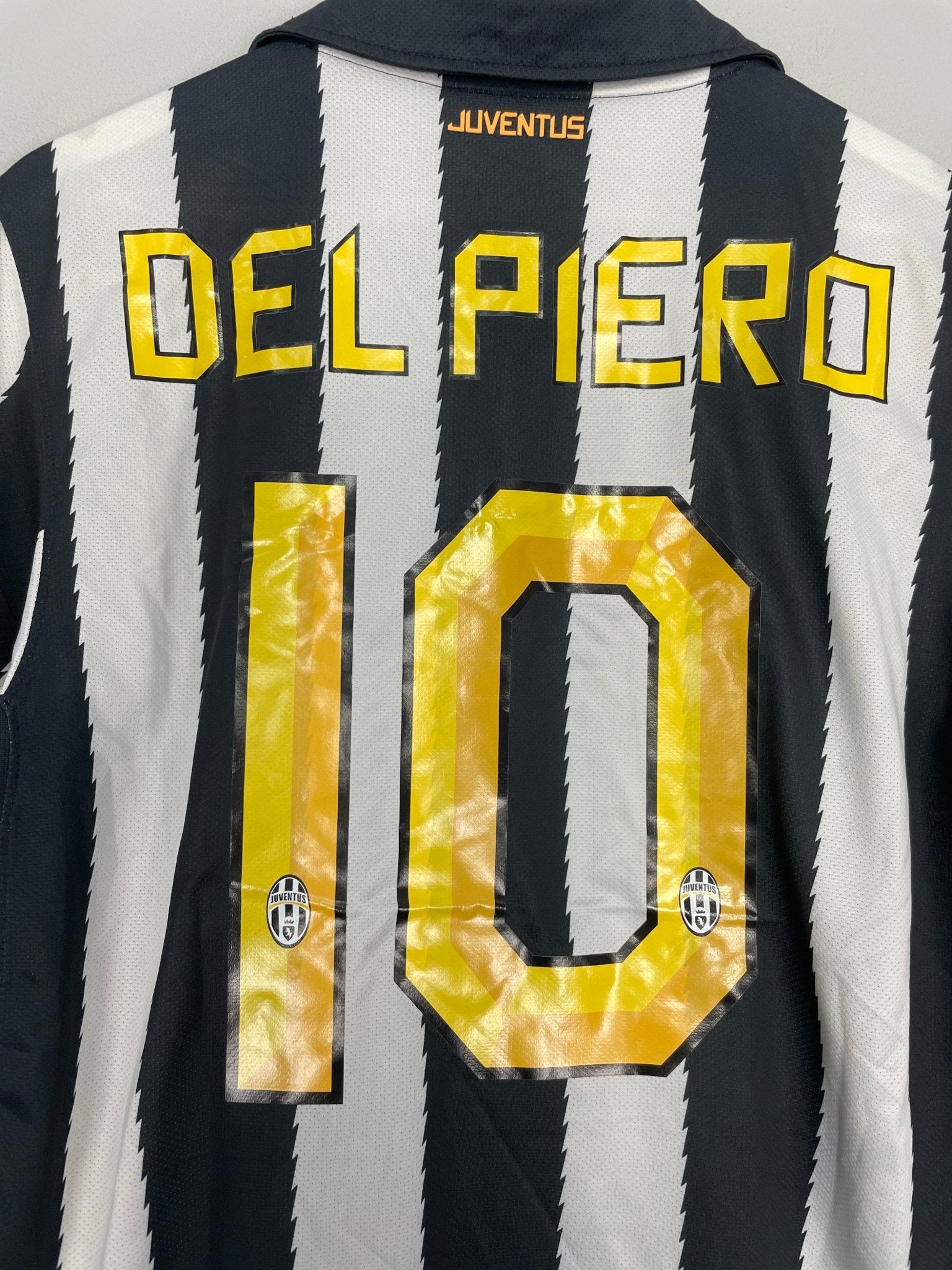 Shop 2010/11 JUVENTUS DEL PIERO #10 HOME SHIRT (M) NIKE, classic football shirts, vintage football shirts & retro soccer jerseys at Cult Kits