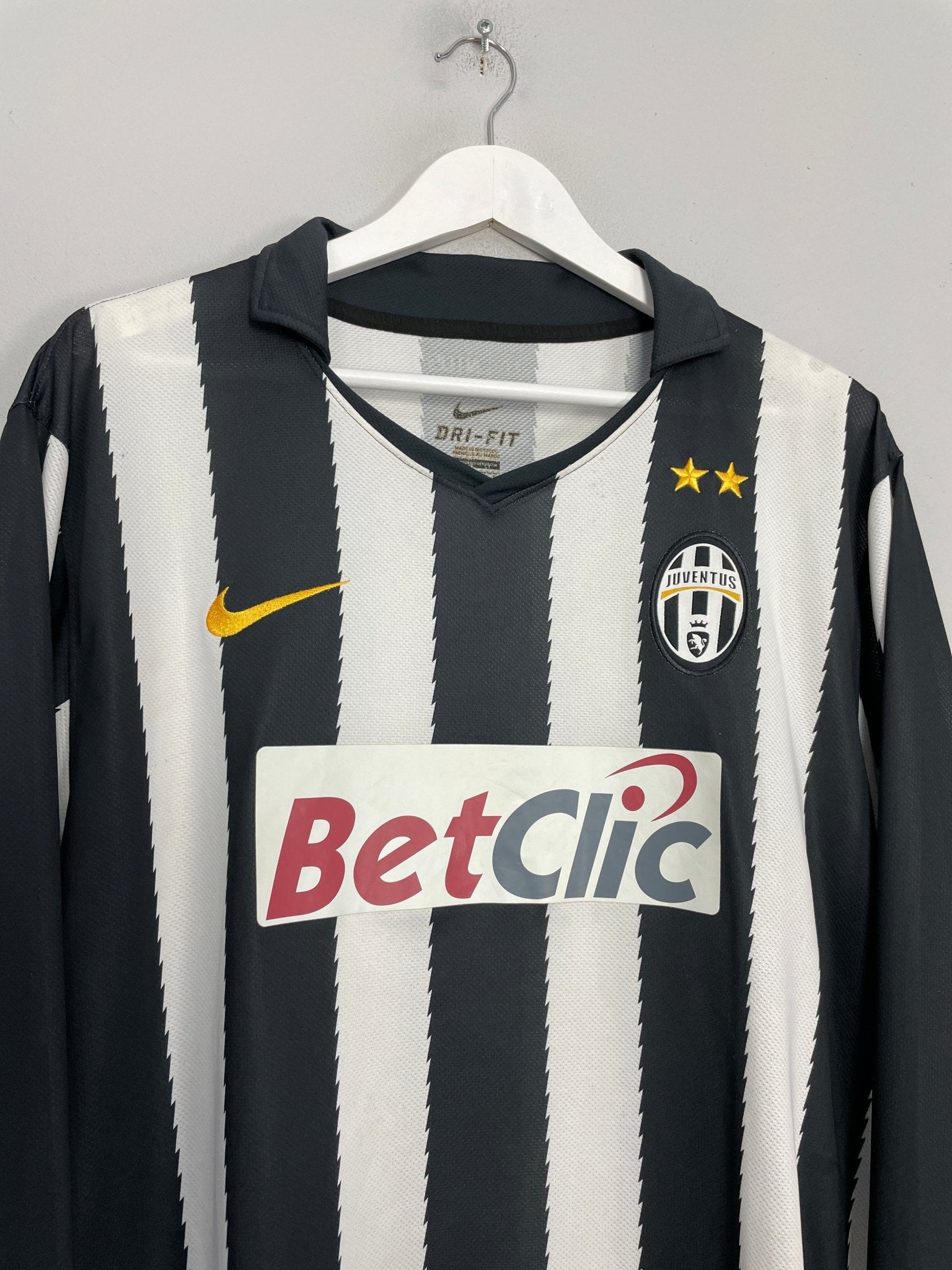 Shop 2010/11 JUVENTUS MARCHISIO #8 L/S HOME SHIRT (XL) NIKE, classic football shirts, vintage football shirts & retro soccer jerseys at Cult Kits