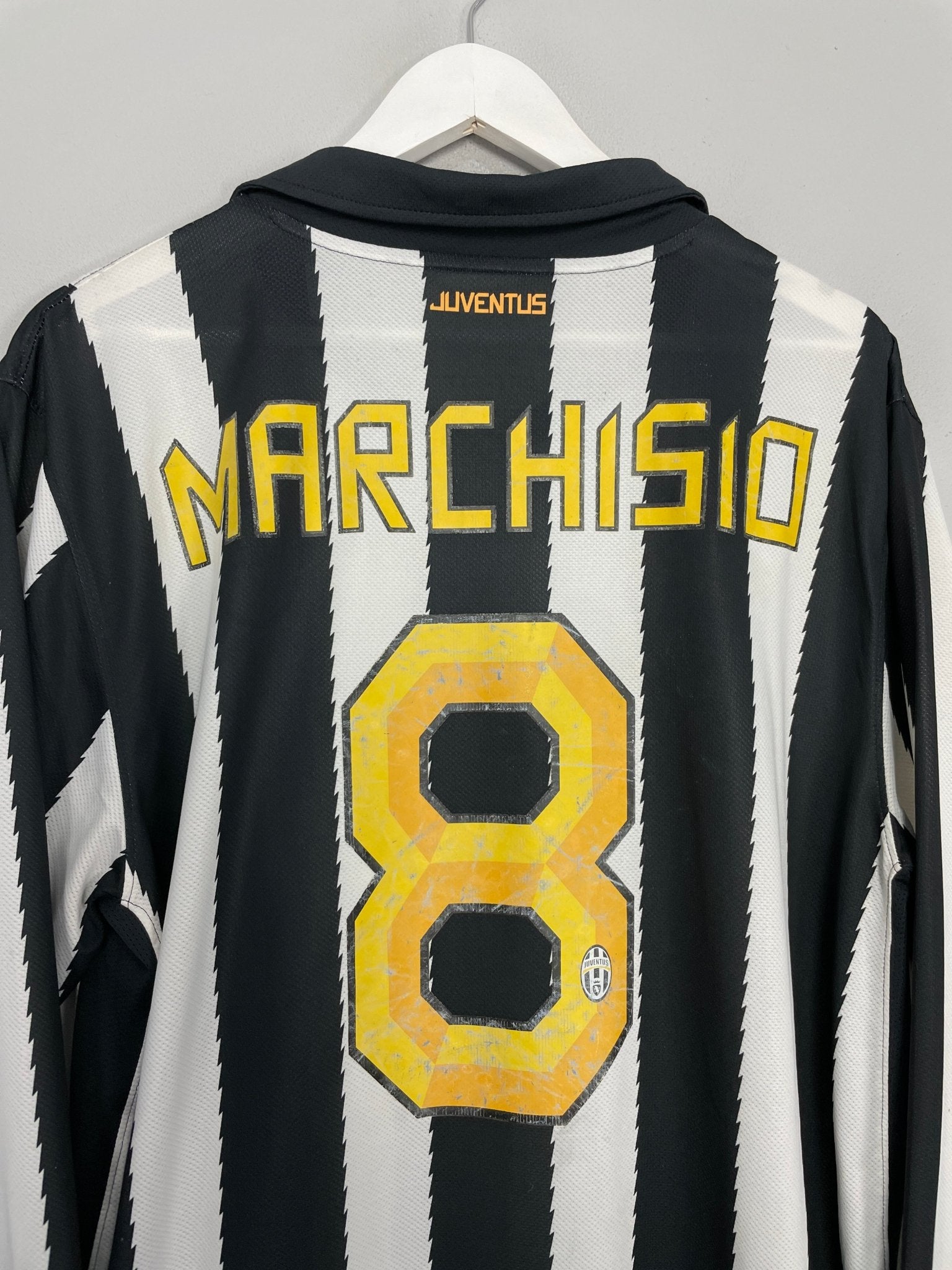 Shop 2010/11 JUVENTUS MARCHISIO #8 L/S HOME SHIRT (XL) NIKE, classic football shirts, vintage football shirts & retro soccer jerseys at Cult Kits