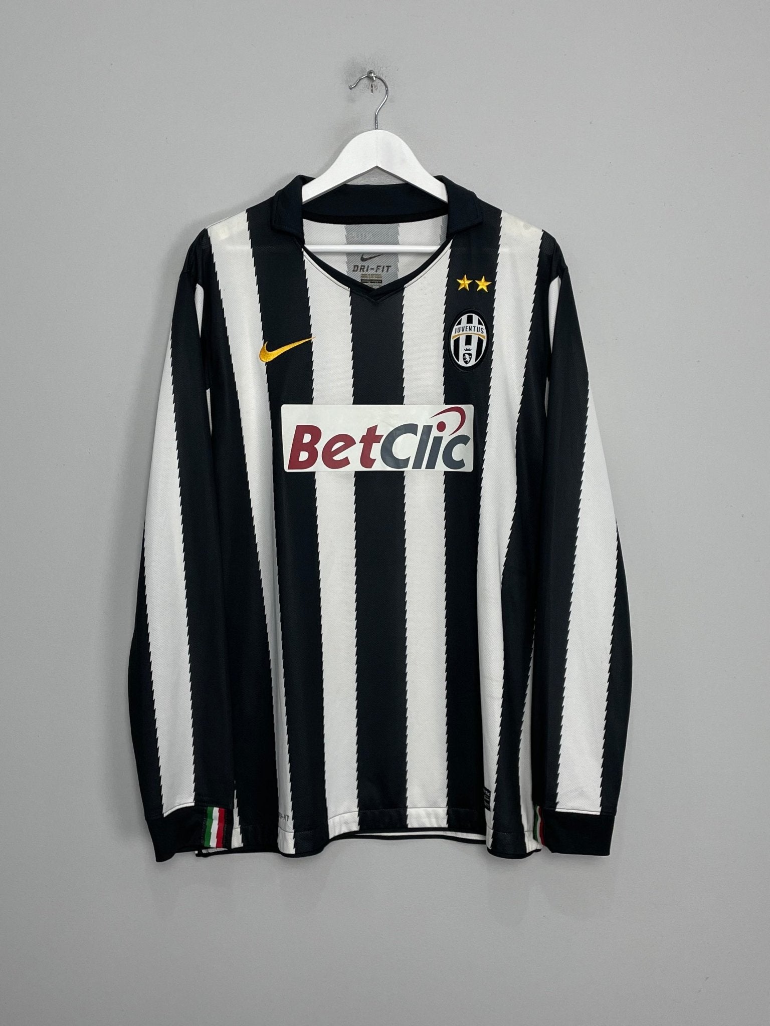 Shop 2010/11 JUVENTUS MARCHISIO #8 L/S HOME SHIRT (XL) NIKE, classic football shirts, vintage football shirts & retro soccer jerseys at Cult Kits