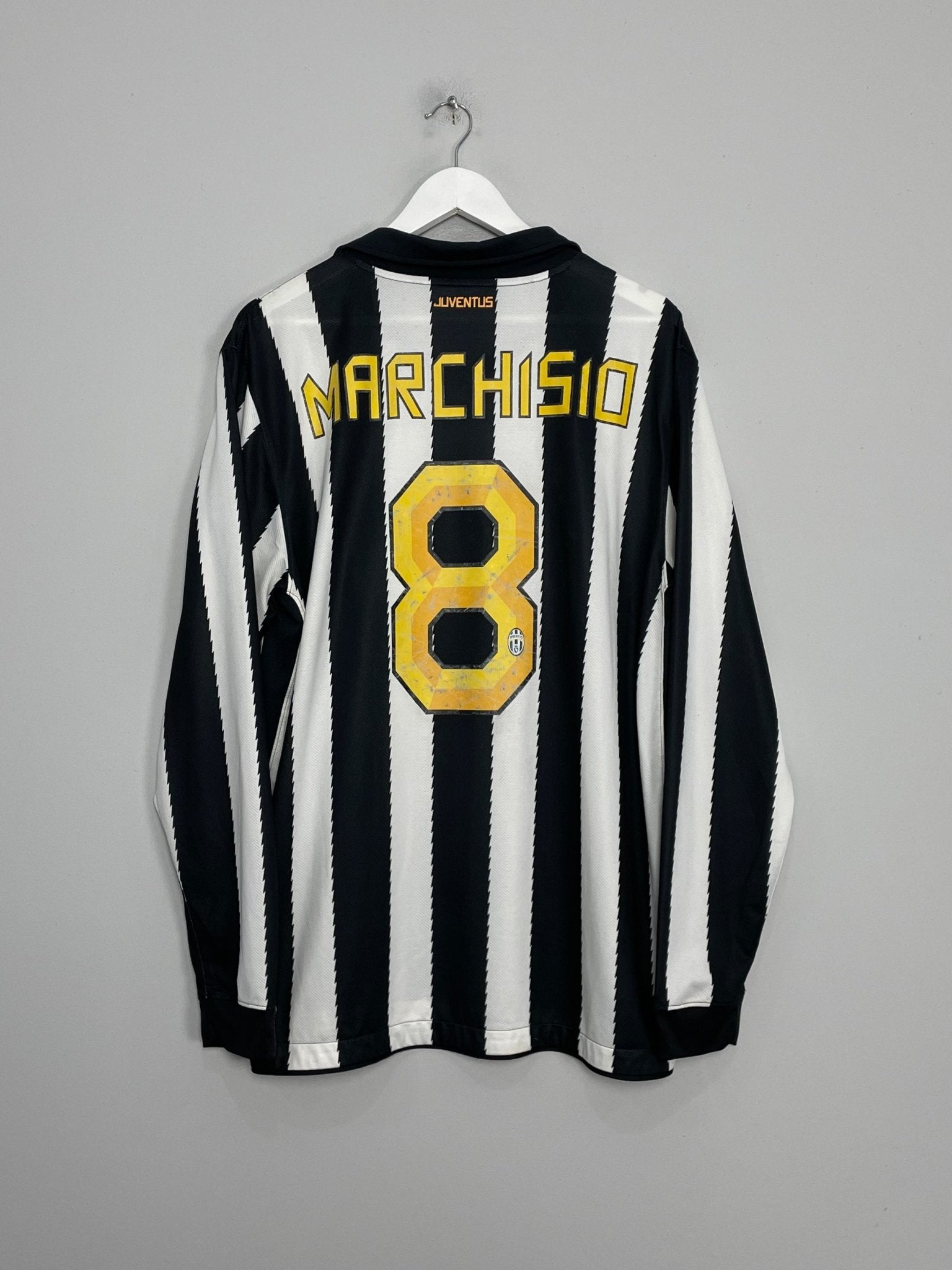 Shop 2010/11 JUVENTUS MARCHISIO #8 L/S HOME SHIRT (XL) NIKE, classic football shirts, vintage football shirts & retro soccer jerseys at Cult Kits