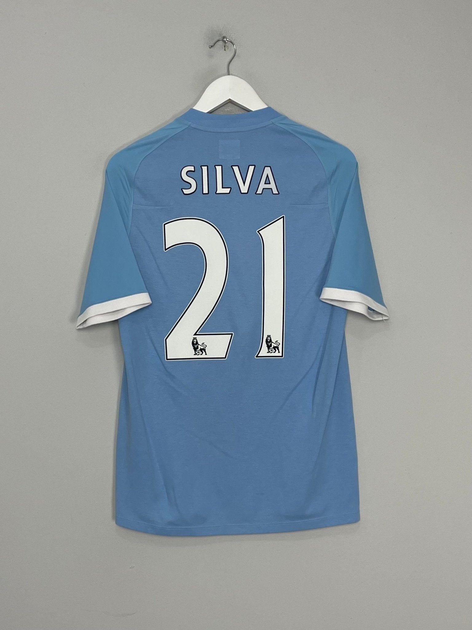 Shop 2010/11 MANCHESTER CITY SILVA #21 HOME SHIRT (M) UMBRO, classic football shirts, vintage football shirts & retro soccer jerseys at Cult Kits
