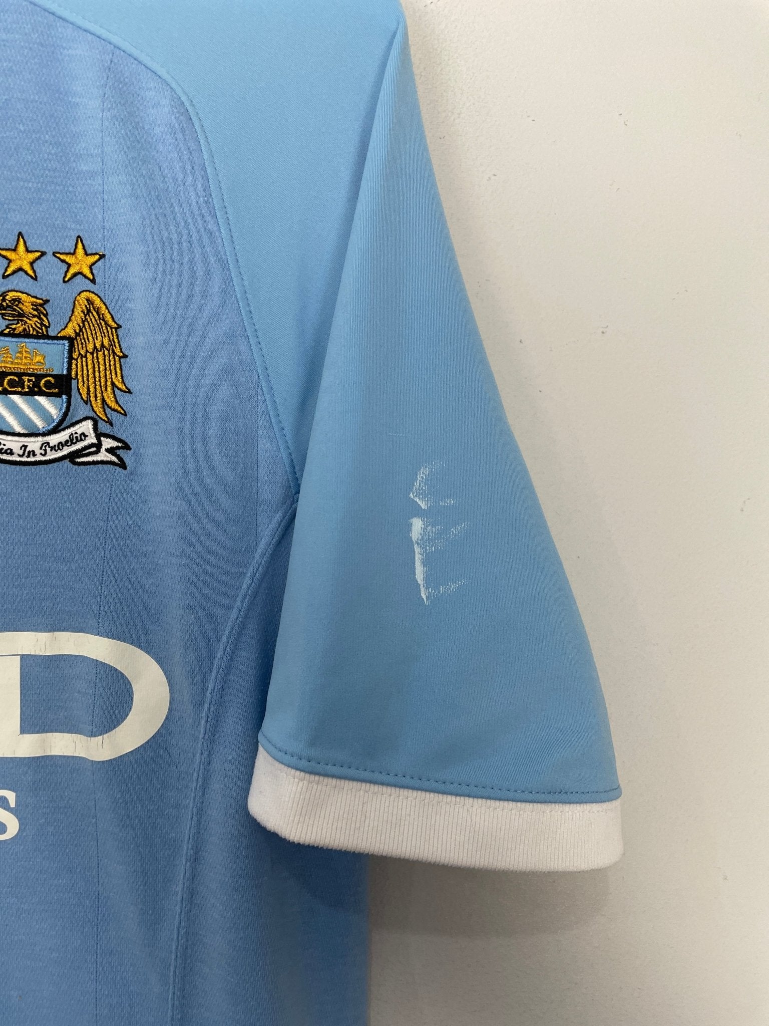 Shop 2010/11 MANCHESTER CITY SILVA #21 HOME SHIRT (M) UMBRO, classic football shirts, vintage football shirts & retro soccer jerseys at Cult Kits
