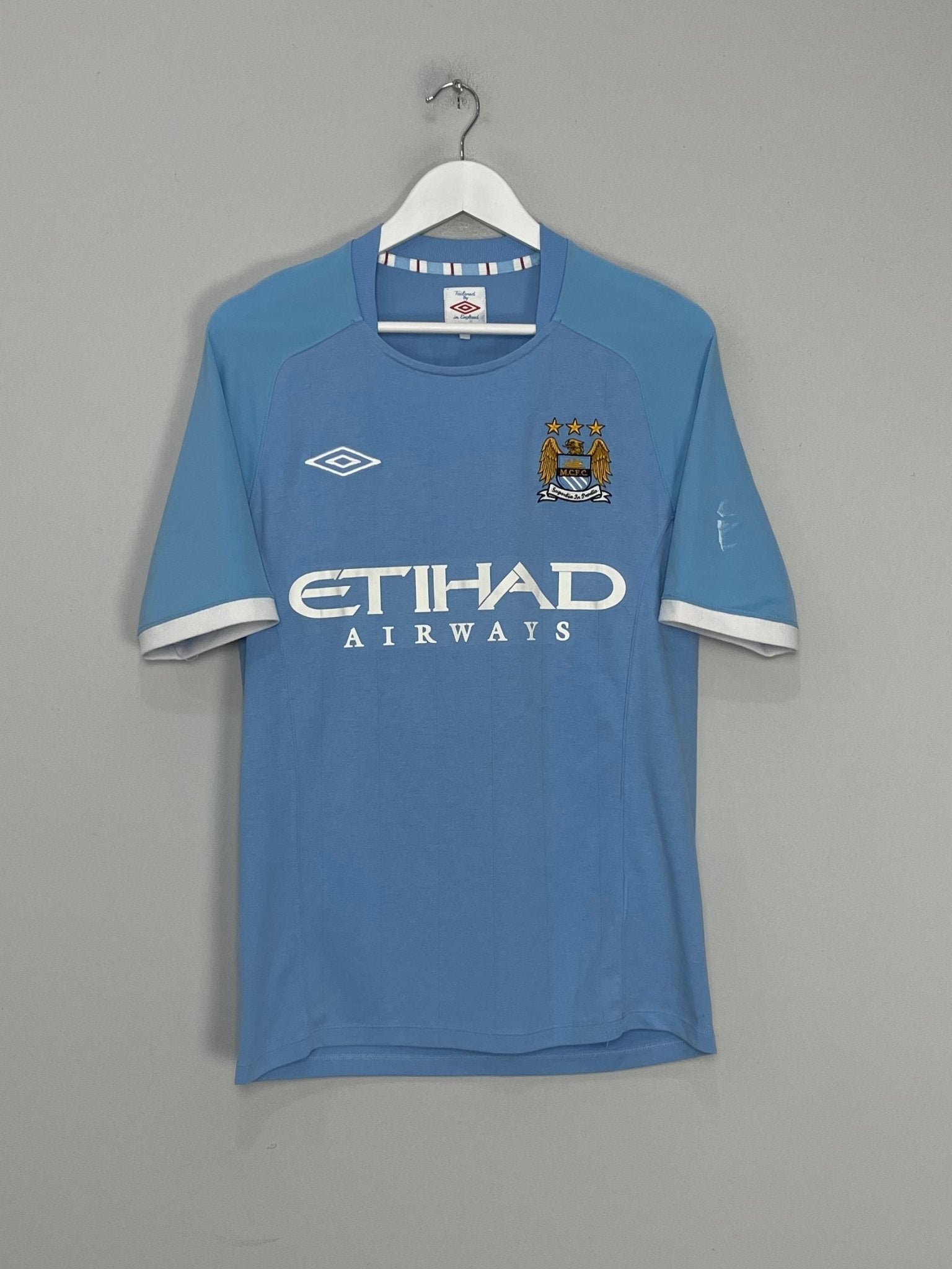 Shop 2010/11 MANCHESTER CITY SILVA #21 HOME SHIRT (M) UMBRO, classic football shirts, vintage football shirts & retro soccer jerseys at Cult Kits
