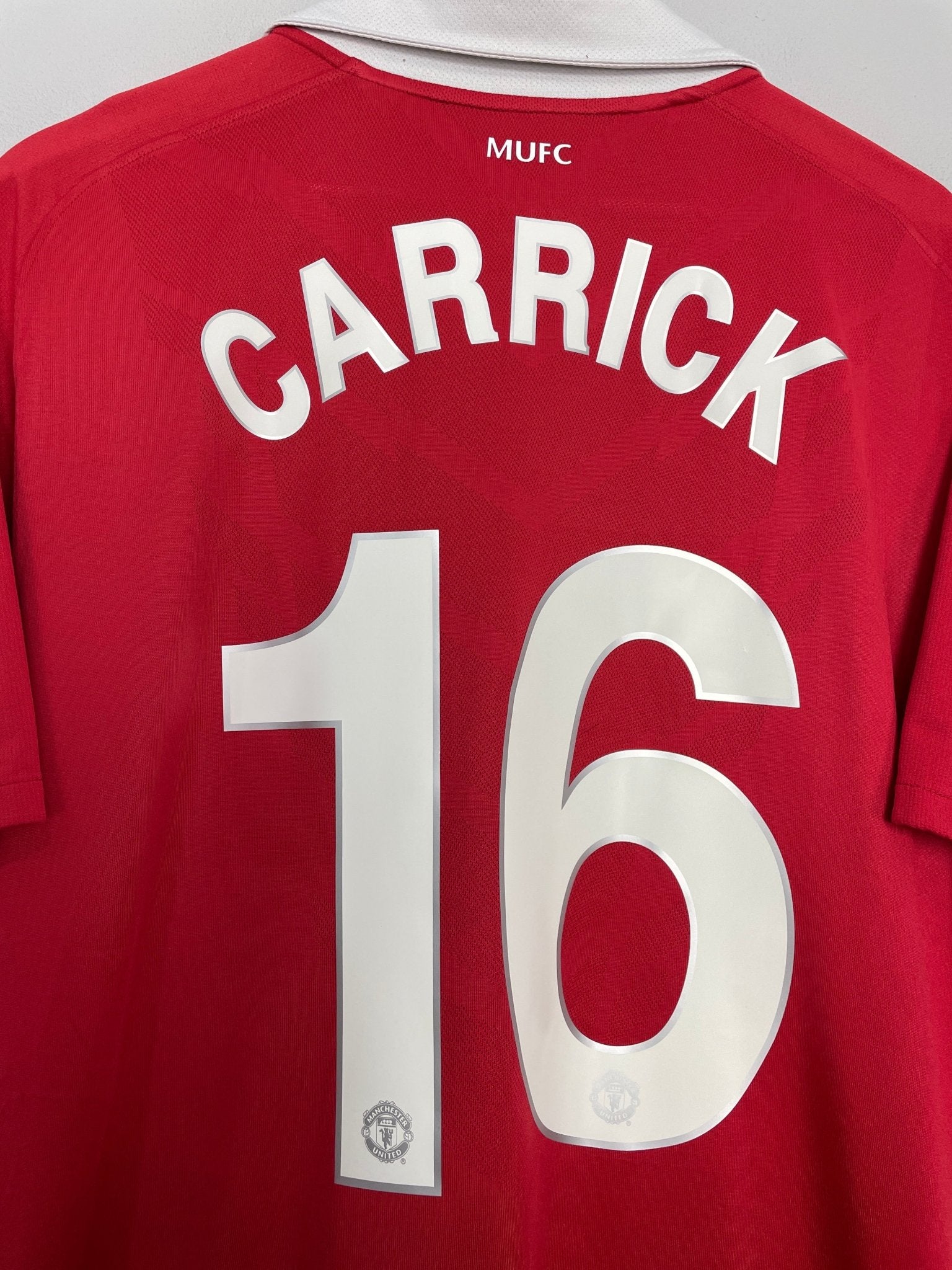Shop 2010/11 MANCHESTER UNITED CARRICK #16 HOME SHIRT (XL) NIKE, classic football shirts, vintage football shirts & retro soccer jerseys at Cult Kits